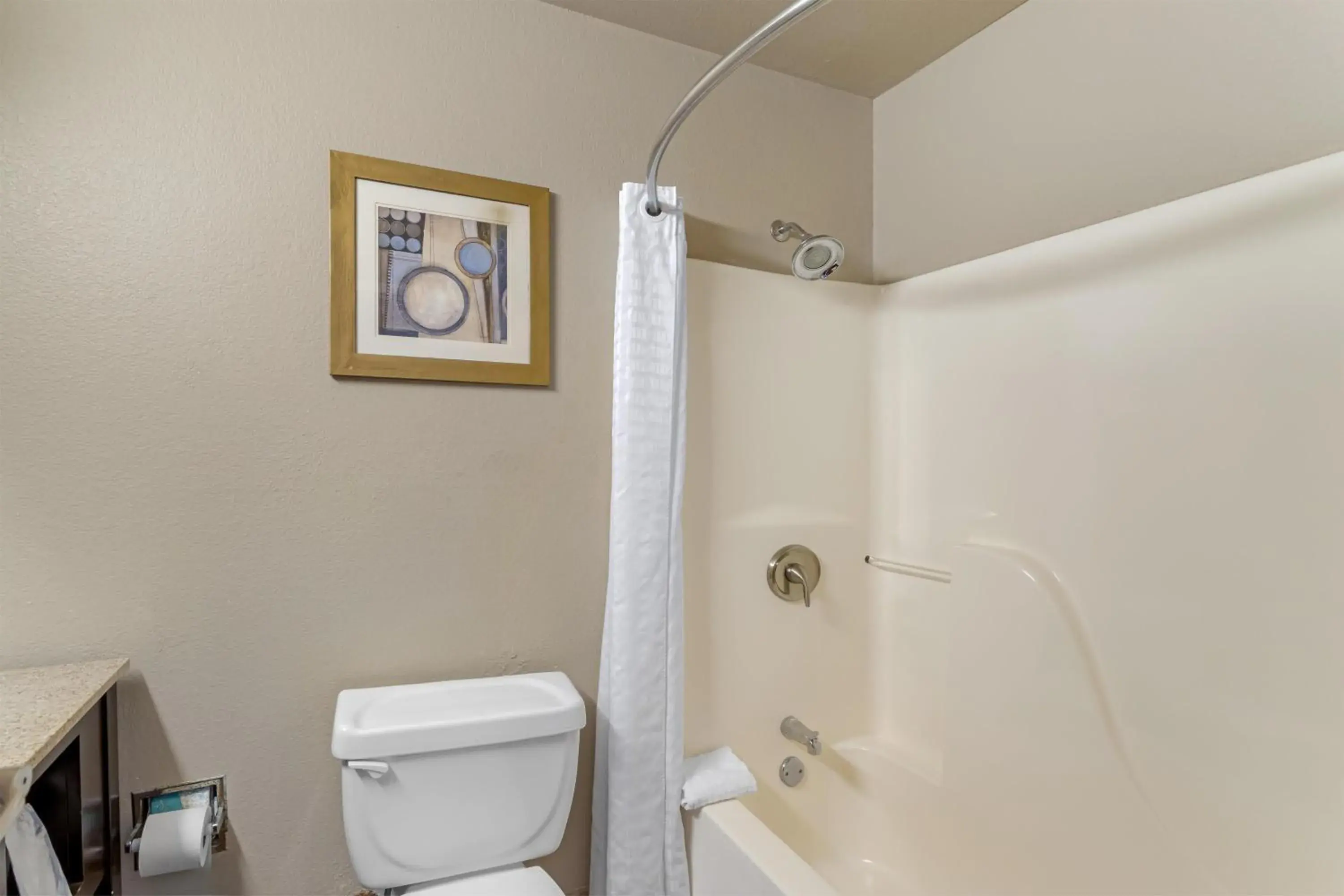 Bathroom in Best Western Natchitoches Inn Bathroom in Best Western Natchitoches Inn