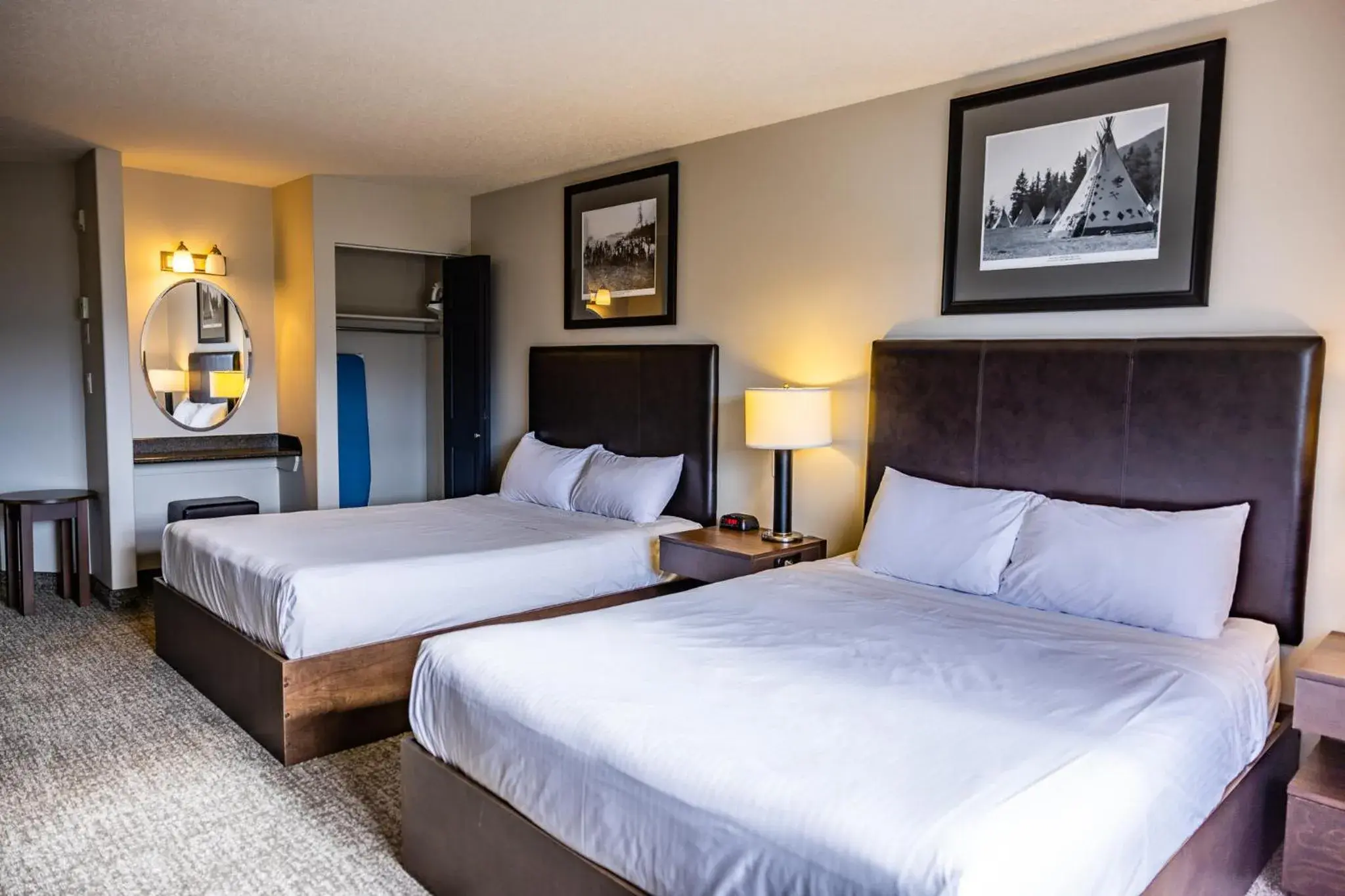 Bedroom, Bed in Stoney Nakoda Resort & Casino Bedroom, Bed in Stoney Nakoda Resort & Casino