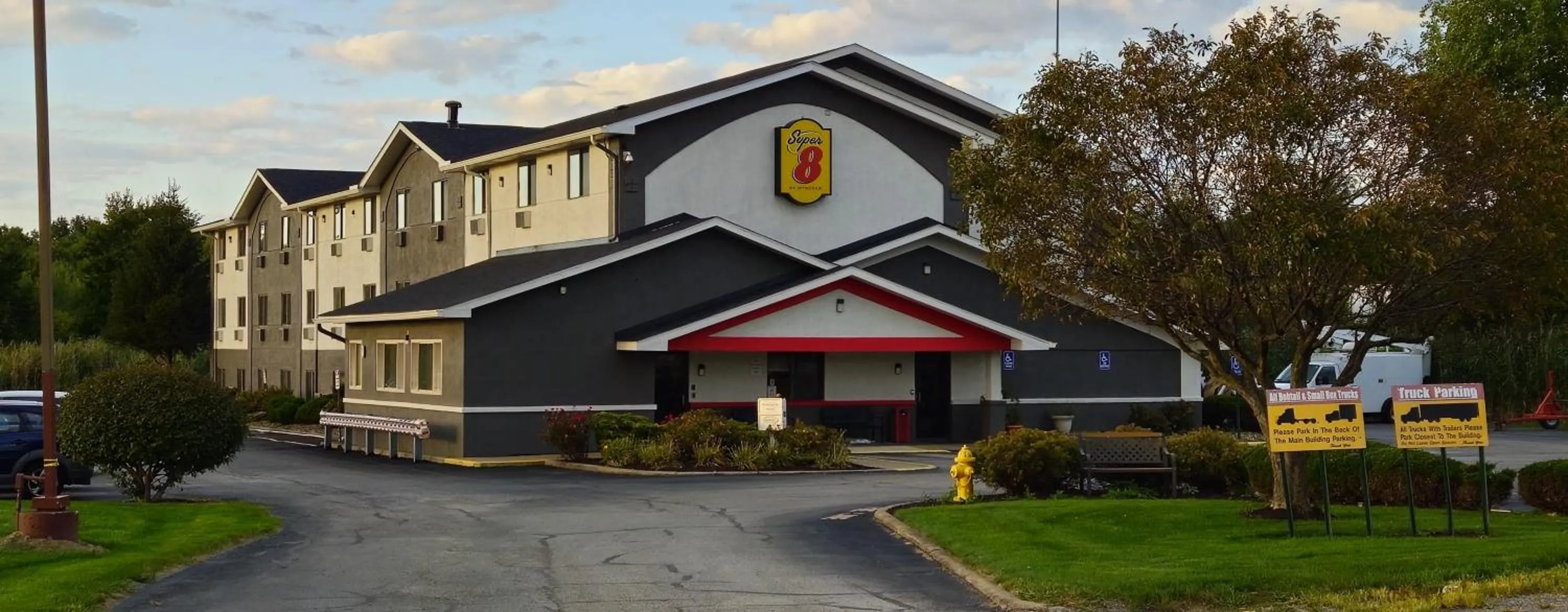 Street view in Super 8 by Wyndham Youngstown/Austintown