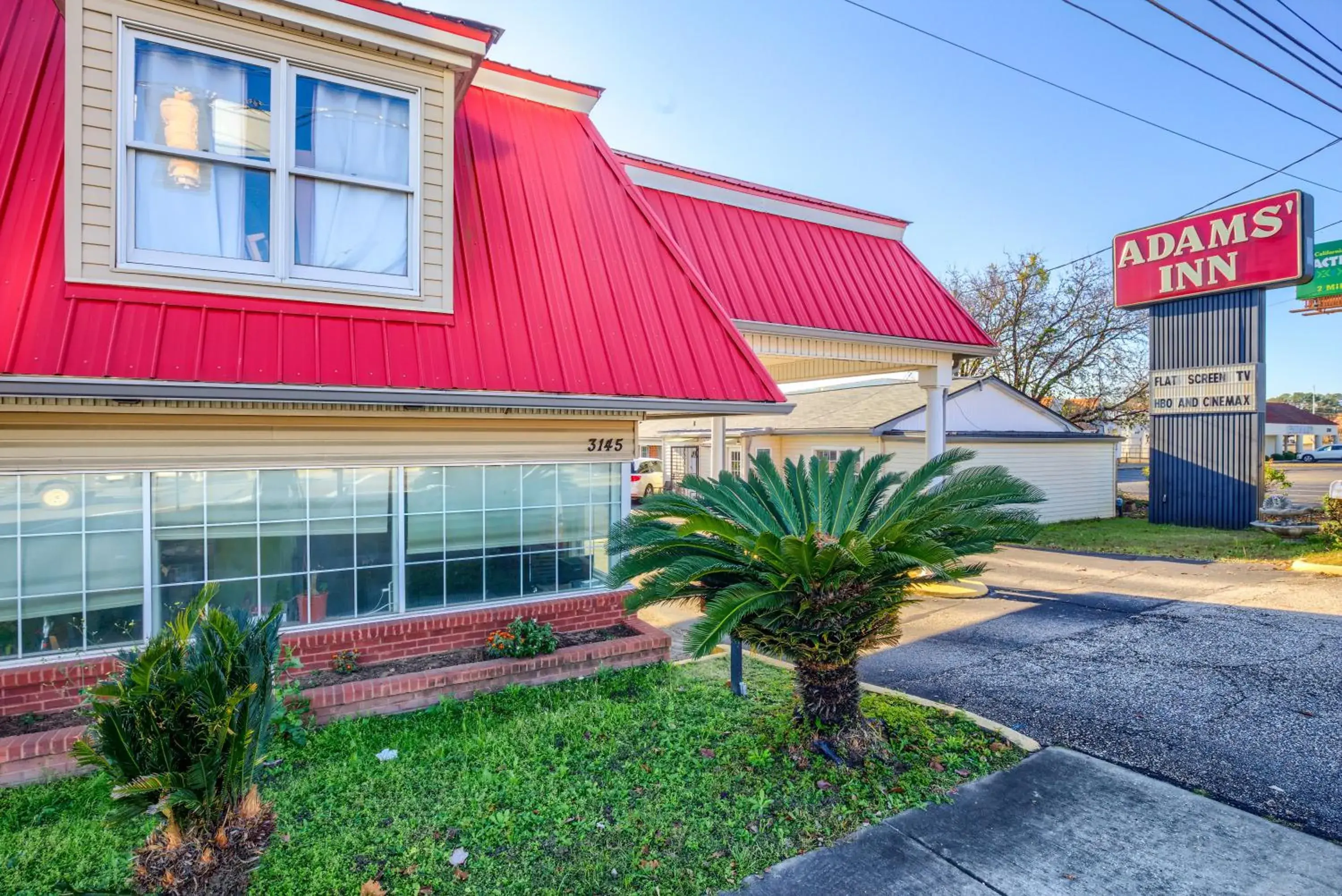 Property building in Adams Inn Property building in Adams Inn