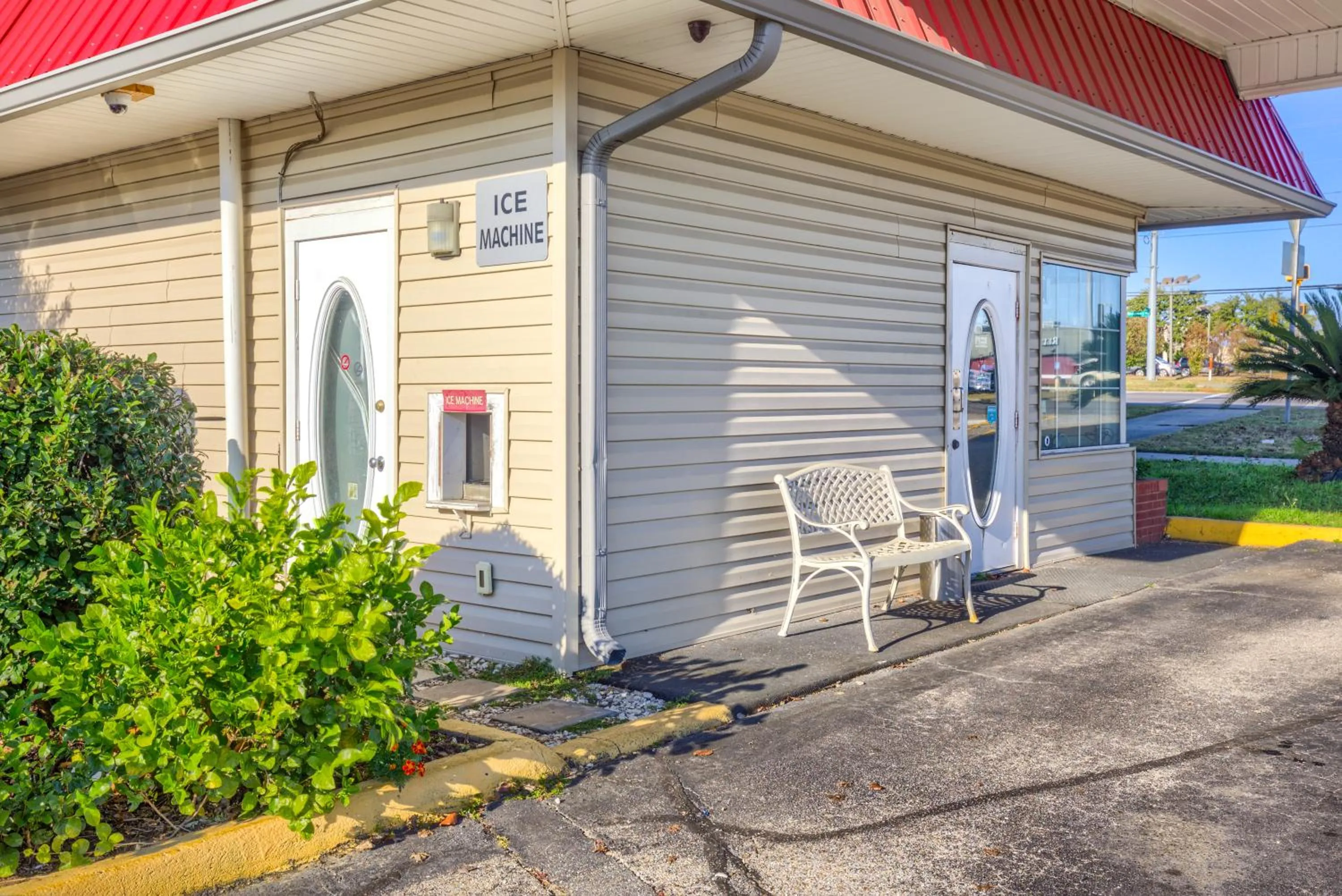 Property building in Adams Inn