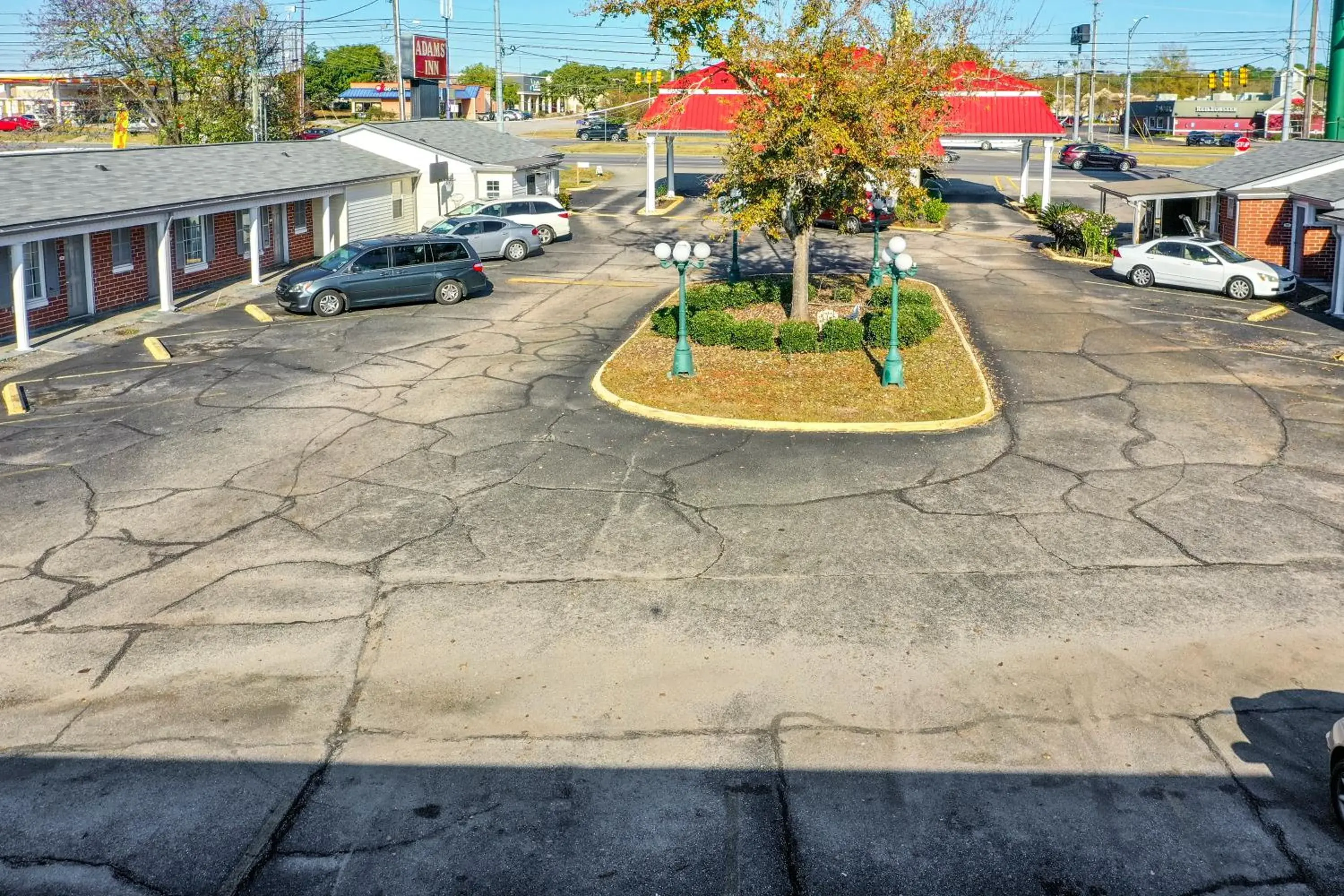 Property building in Adams Inn Property building in Adams Inn