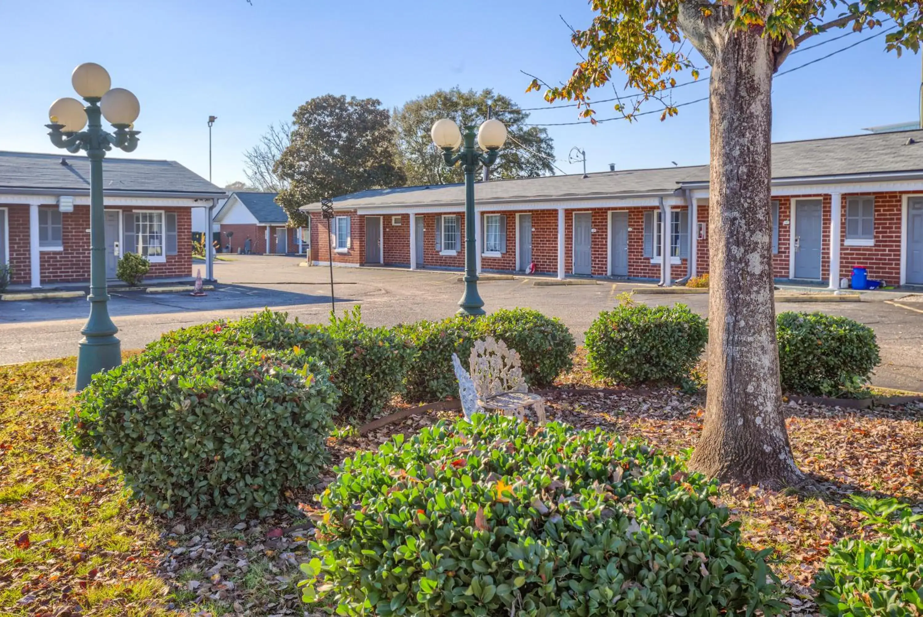 Property building in Adams Inn Property building in Adams Inn