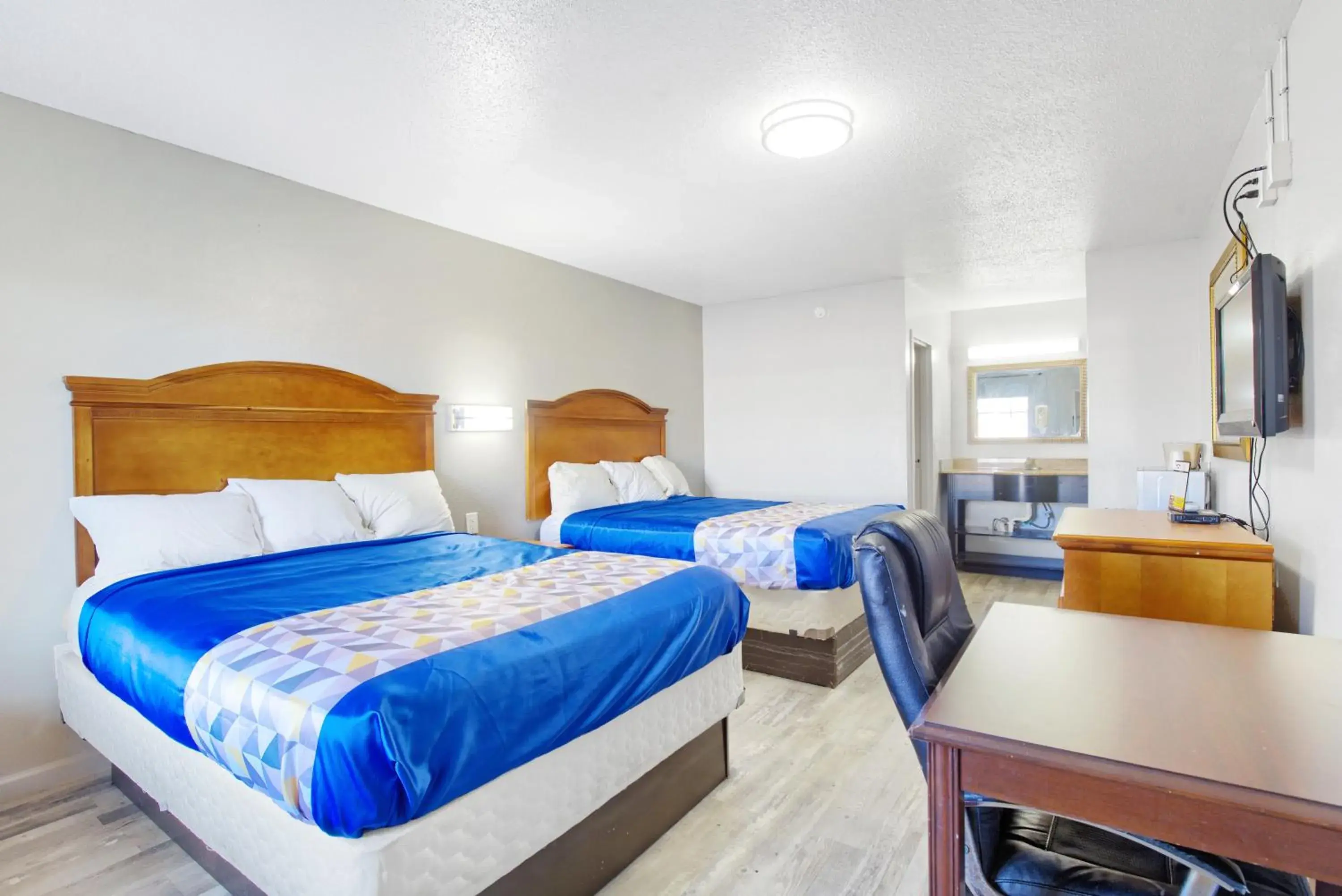 Bed in Adams Inn Bed in Adams Inn