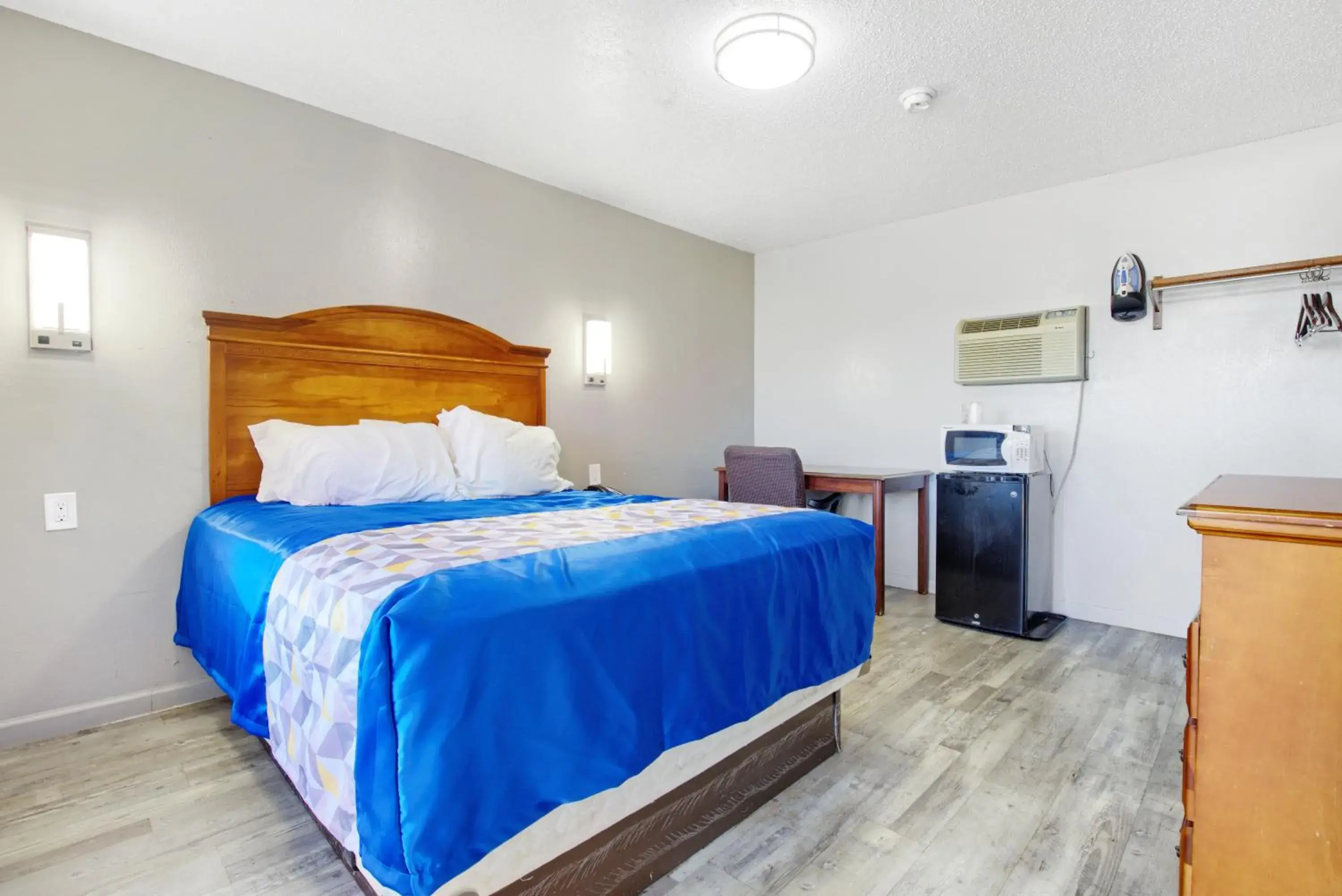 Bed in Adams Inn Bed in Adams Inn