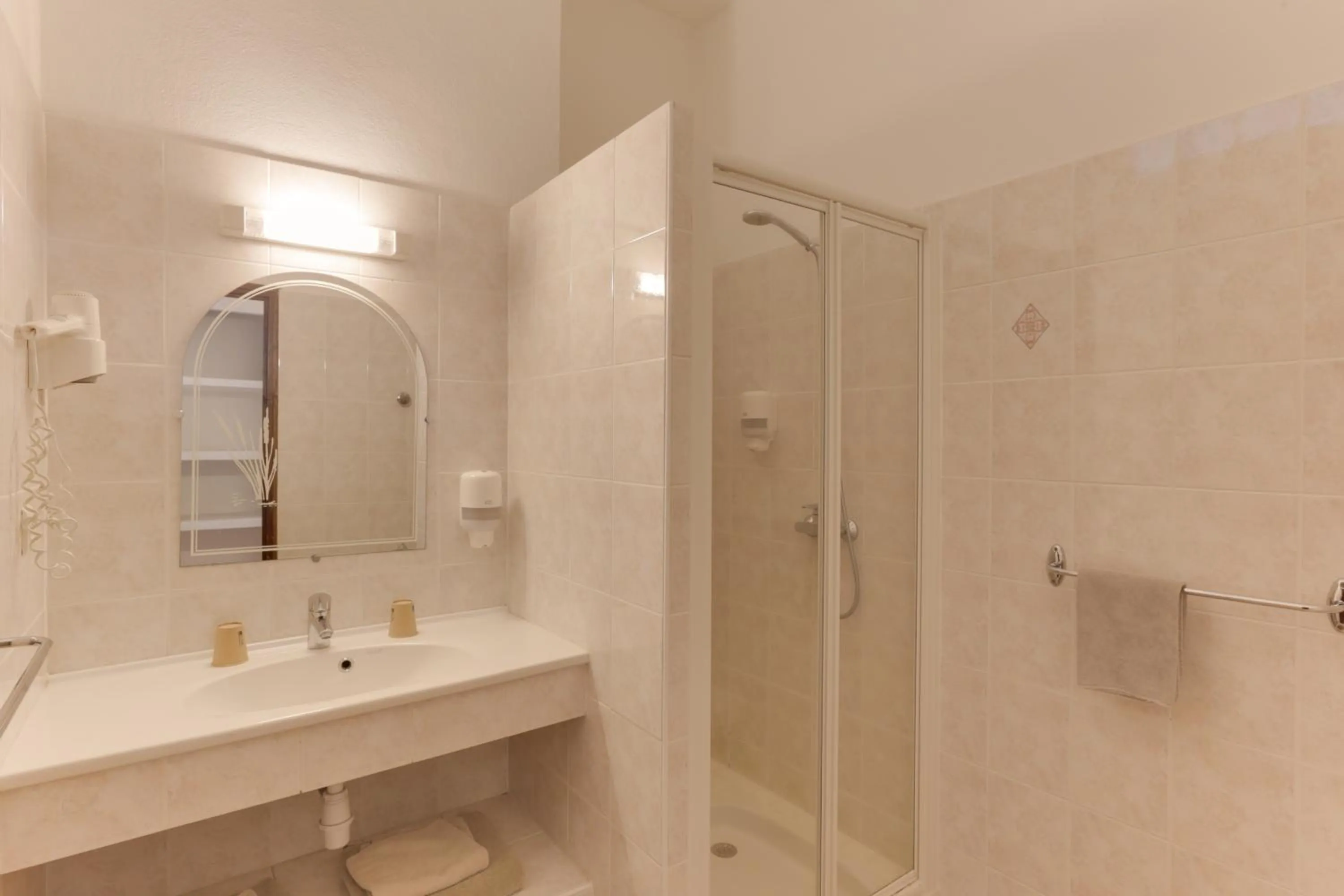 Twin Room in Hotel des Etrangers
