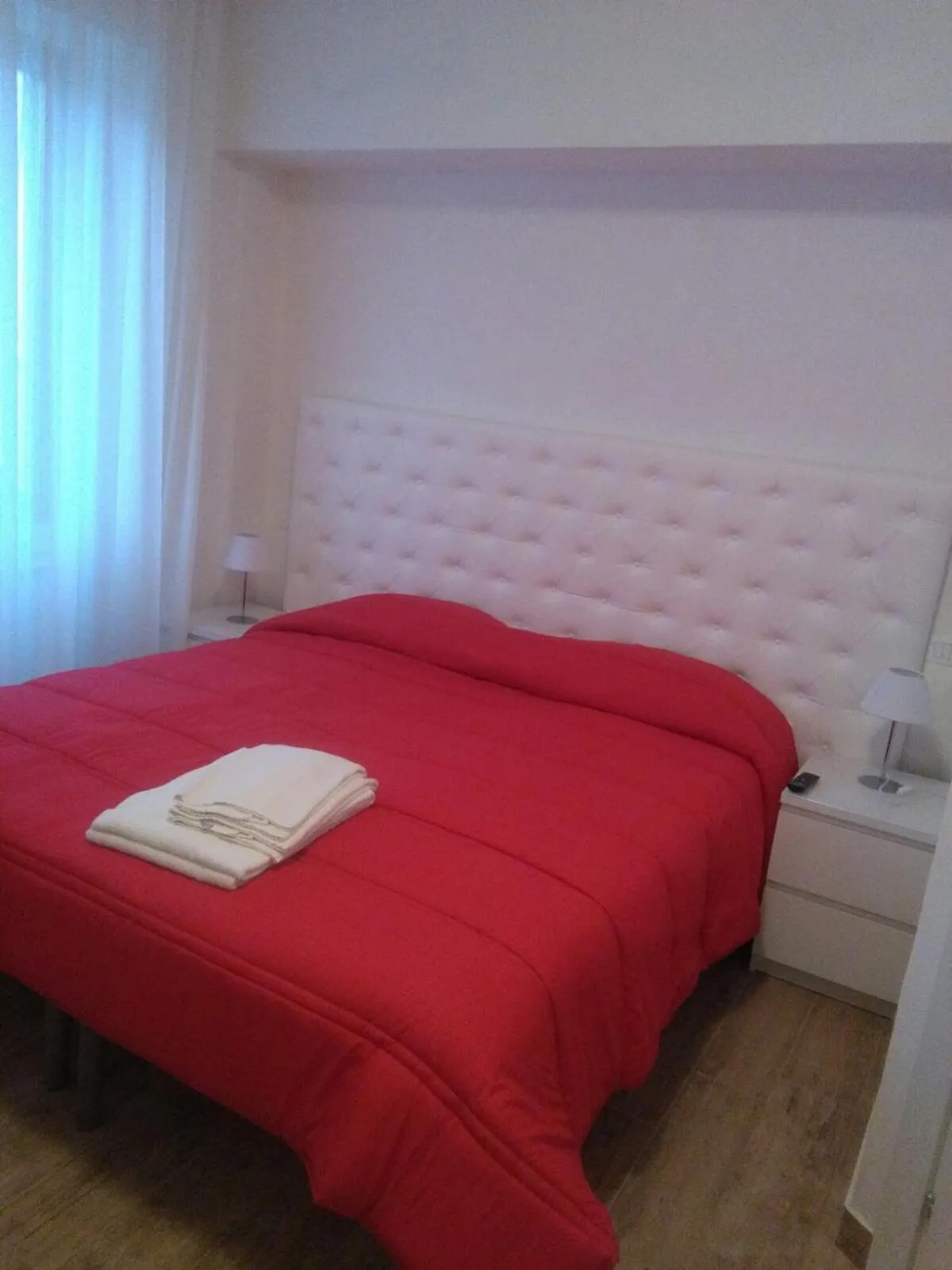 Photo of the whole room, Bed in Itaka