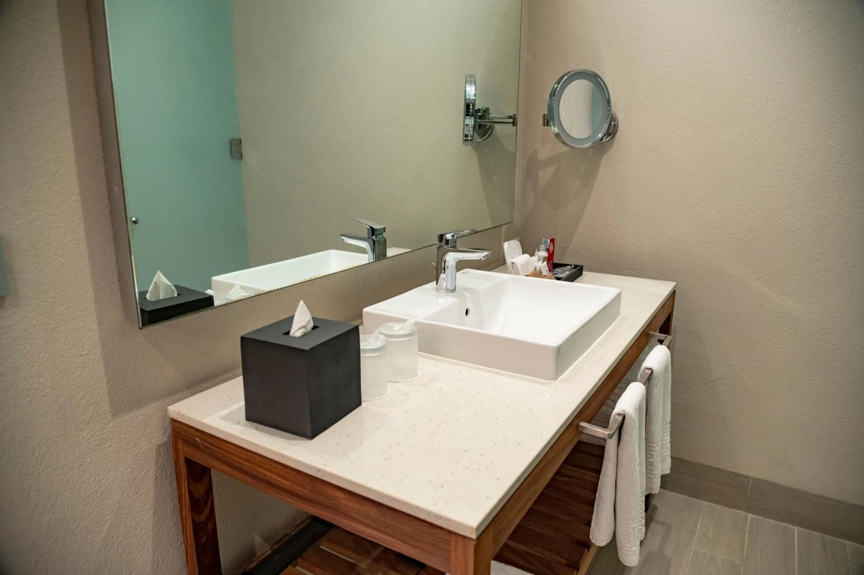 Bathroom in Emporio Cancun - Buy All Inclusive Option