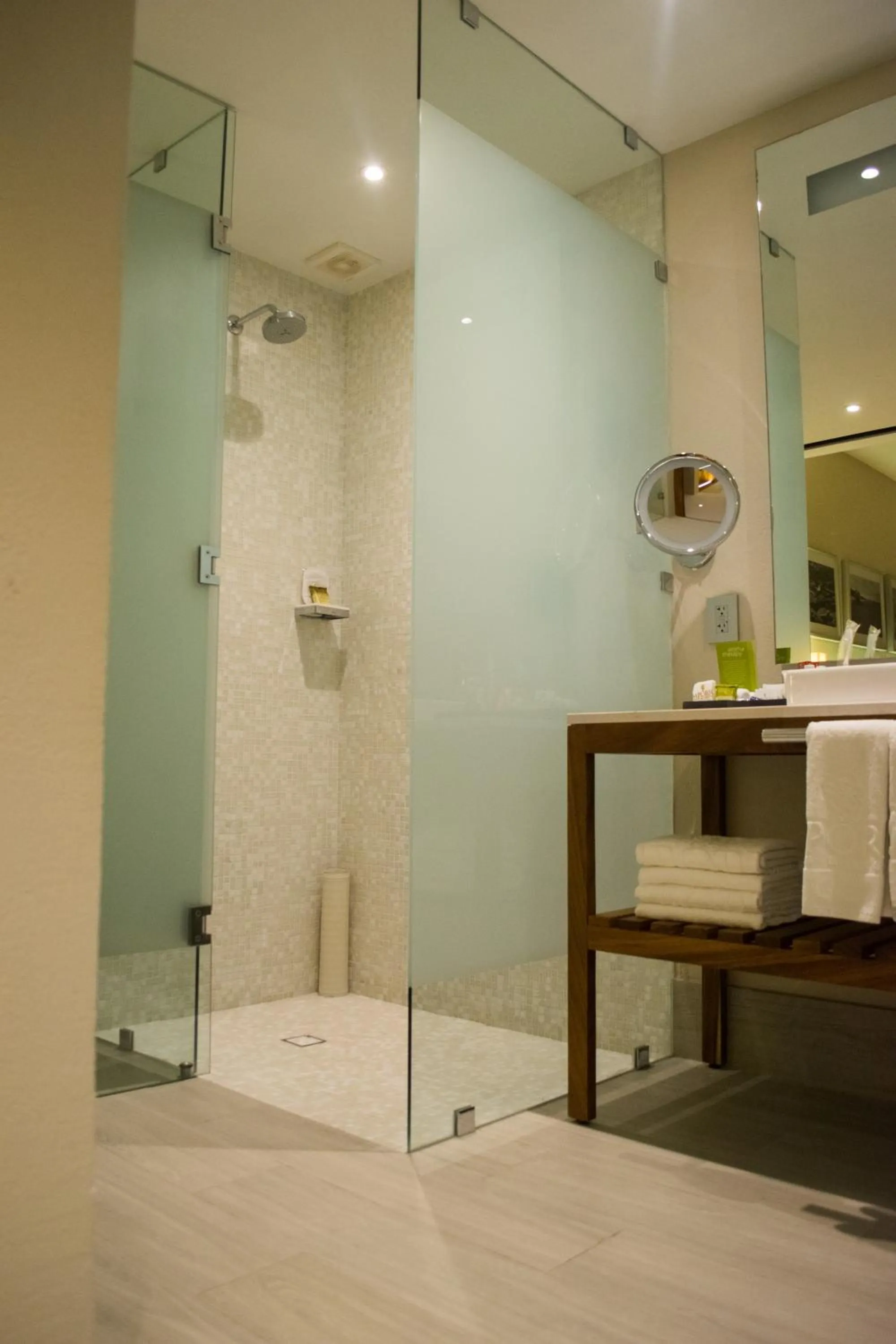 Bathroom in Emporio Cancun - Buy All Inclusive Option