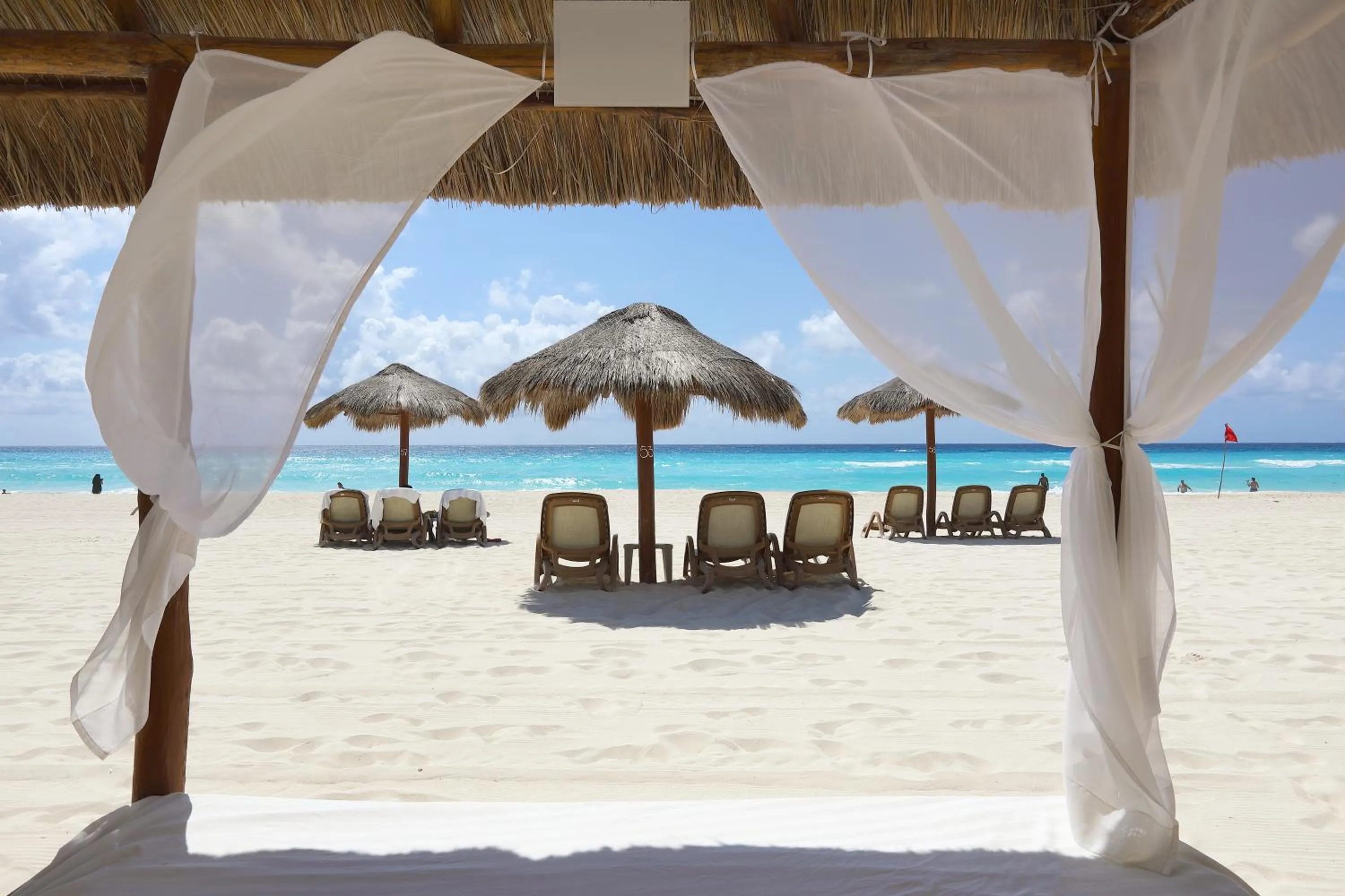 Beach in Emporio Cancun - Buy All Inclusive Option