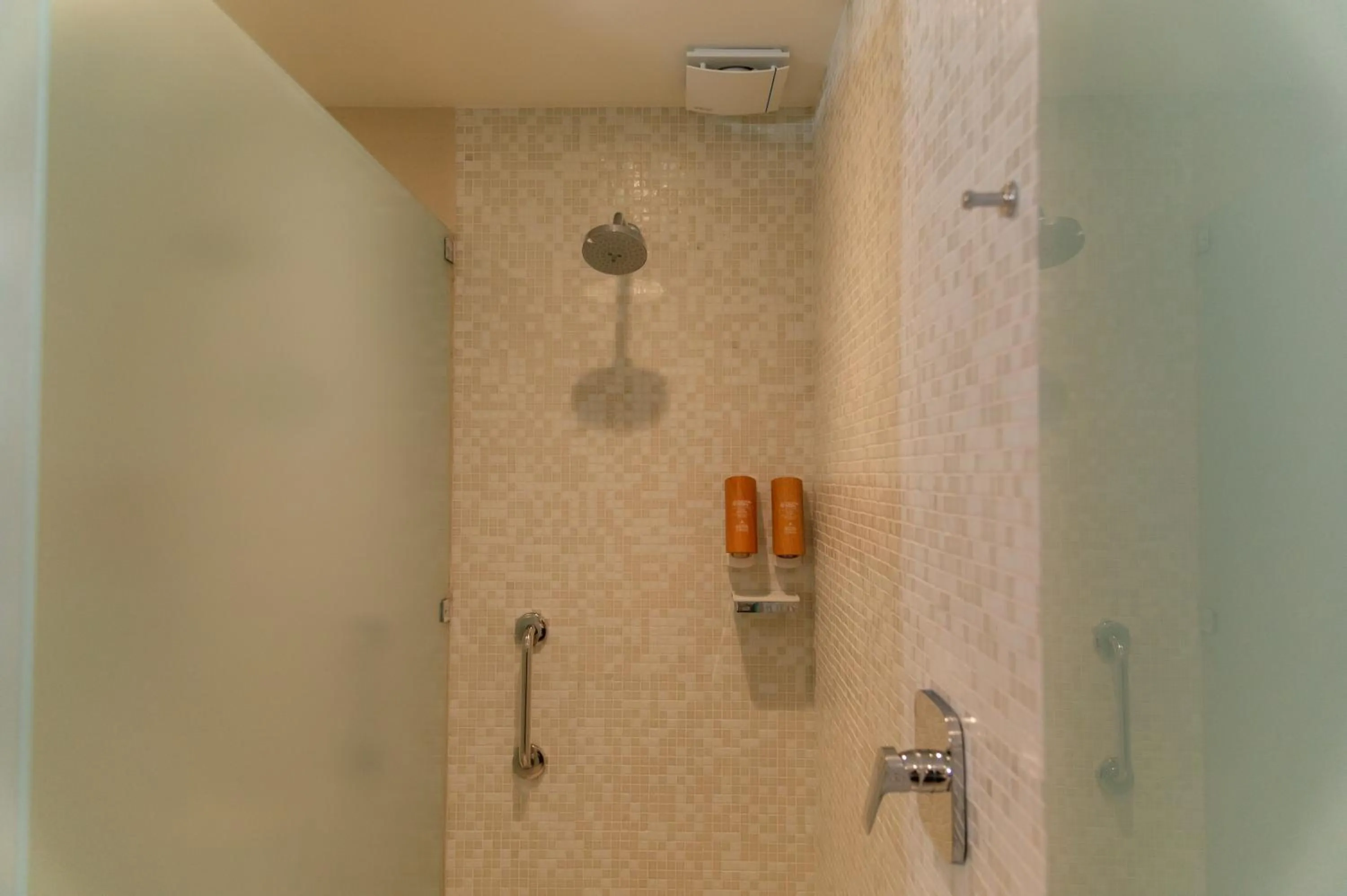 Bathroom in Emporio Cancun - Buy All Inclusive Option