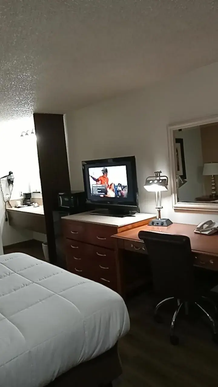 TV and multimedia, Bed in Travelodge by Wyndham Sunnyside