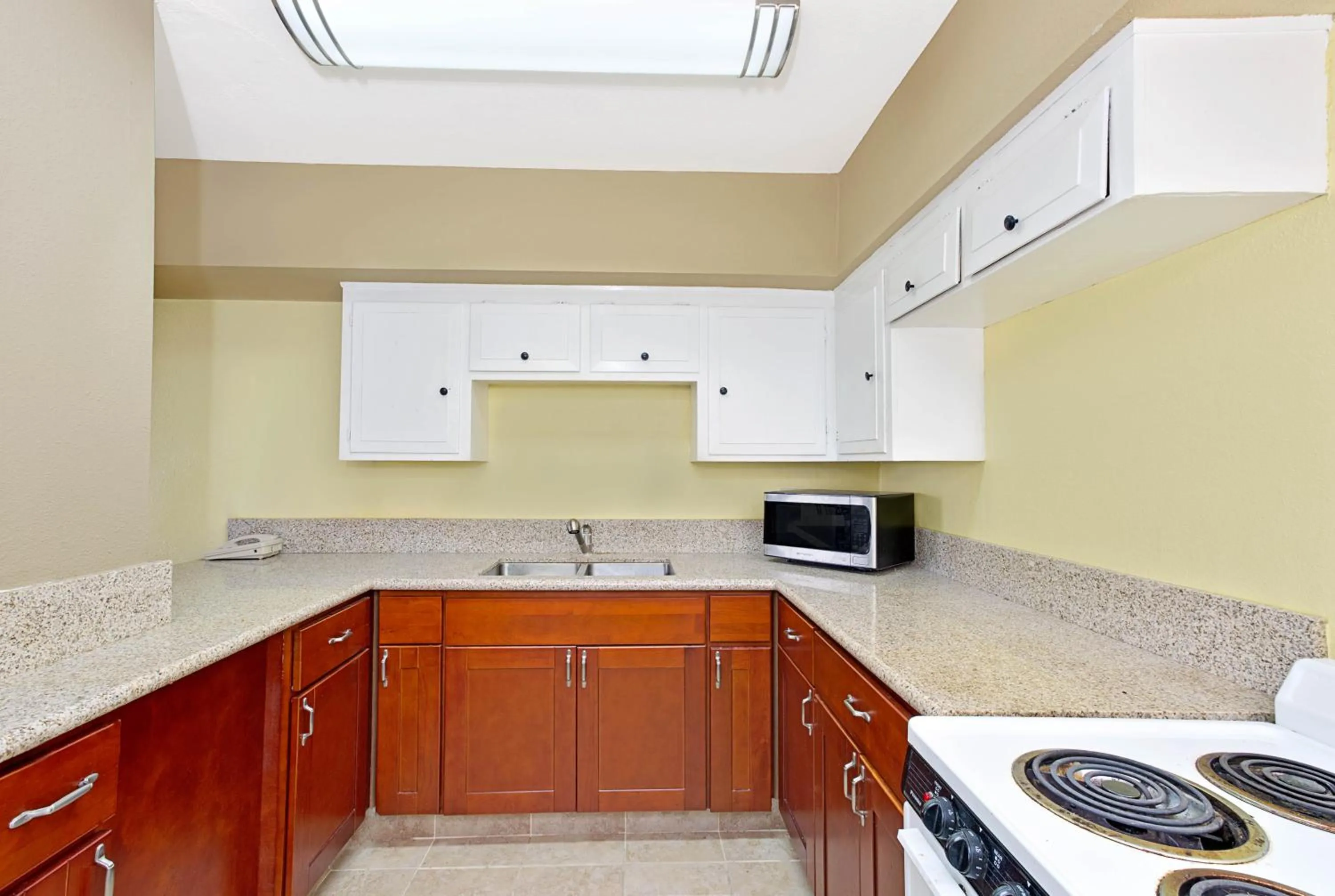 Kitchen or kitchenette, Kitchen/Kitchenette in Vivo Flex Living Torrance
