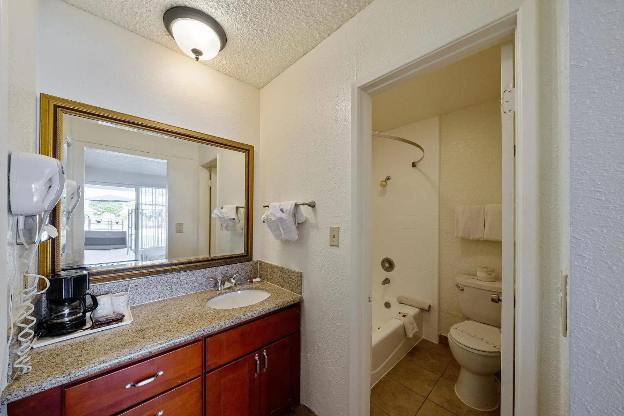 Bathroom in Vivo Flex Living Torrance