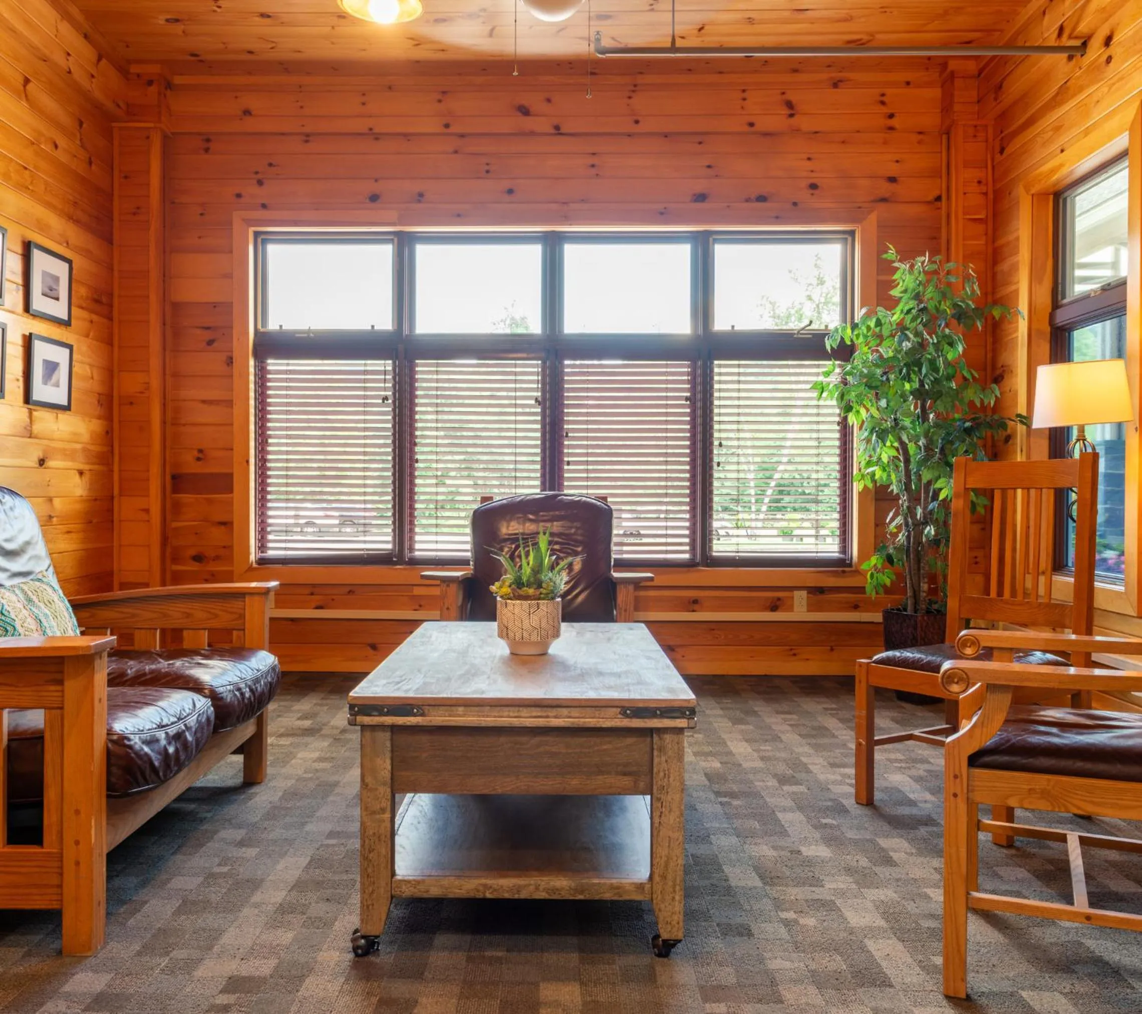 Living room in Grand Summit Hotel at Attitash