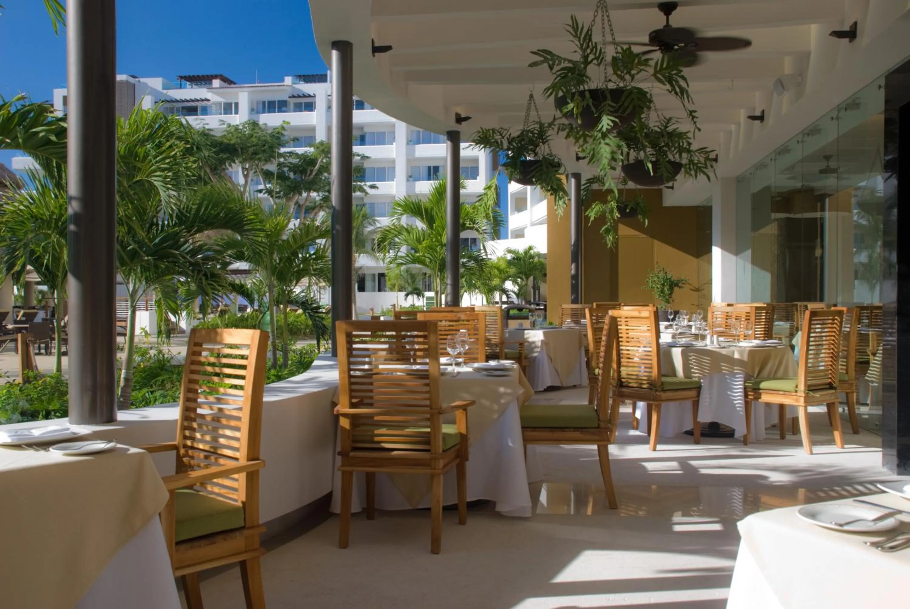 Restaurant/places to eat in Marival Distinct All-Suites & World Spa - Handwritten Collection