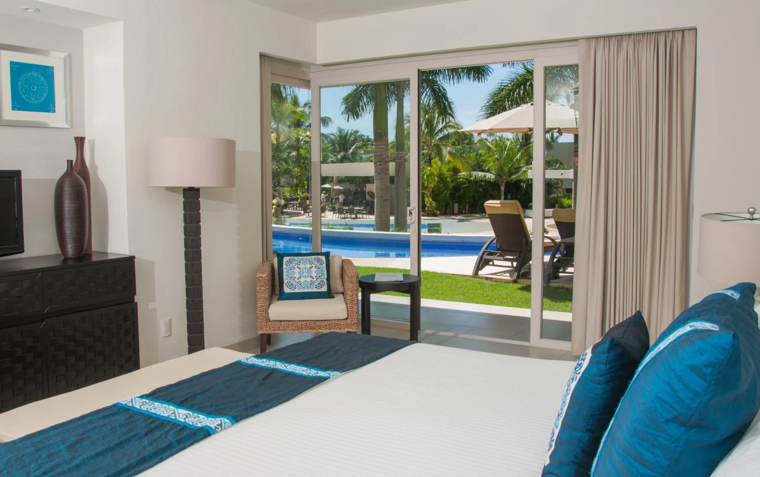 Pool view, Bed in Marival Distinct All-Suites & World Spa - Handwritten Collection