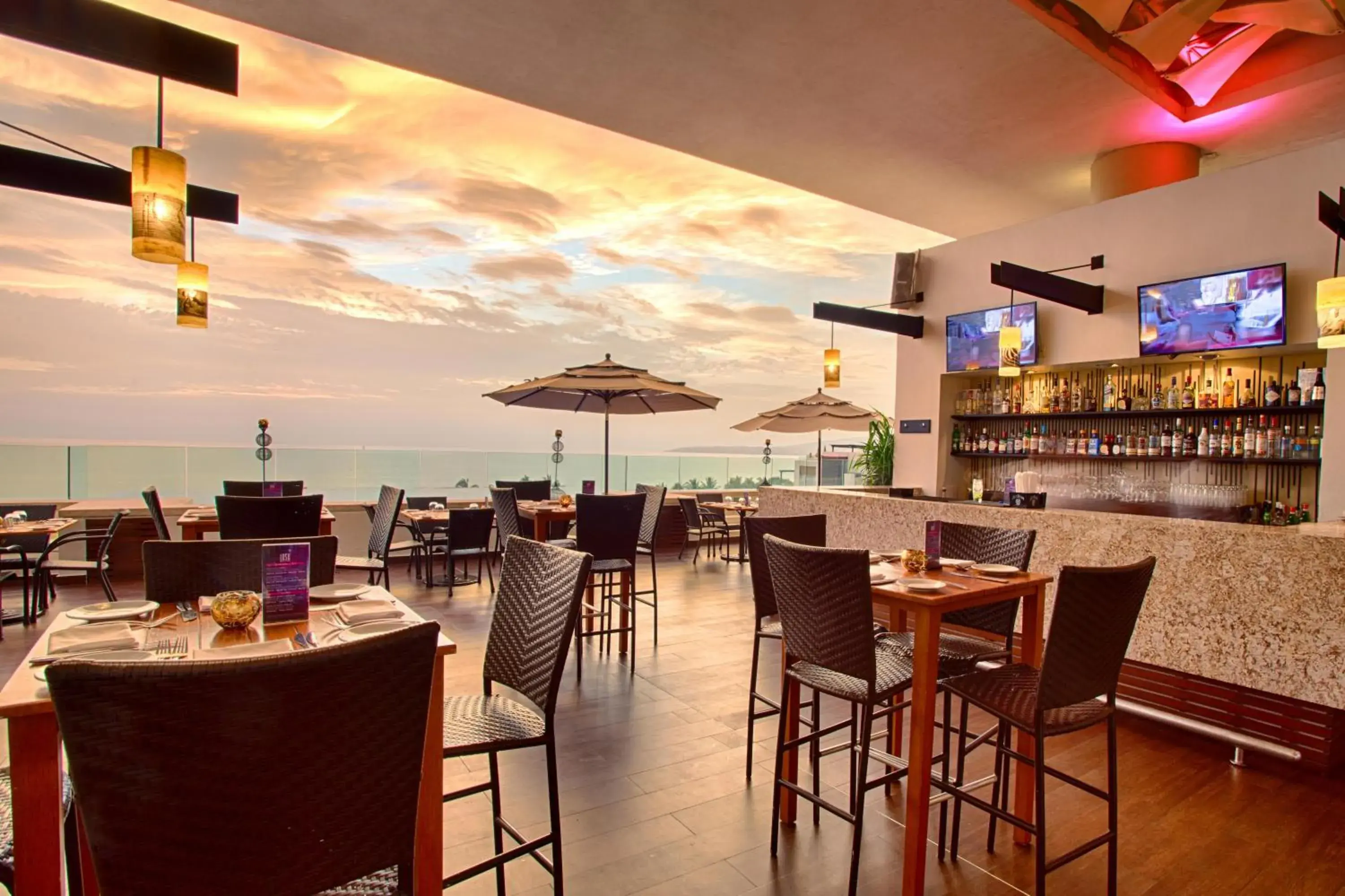 Lounge or bar in Marival Distinct All-Suites & World Spa - Handwritten Collection Lounge or bar in Marival Distinct All-Suites & World Spa - Handwritten Collection