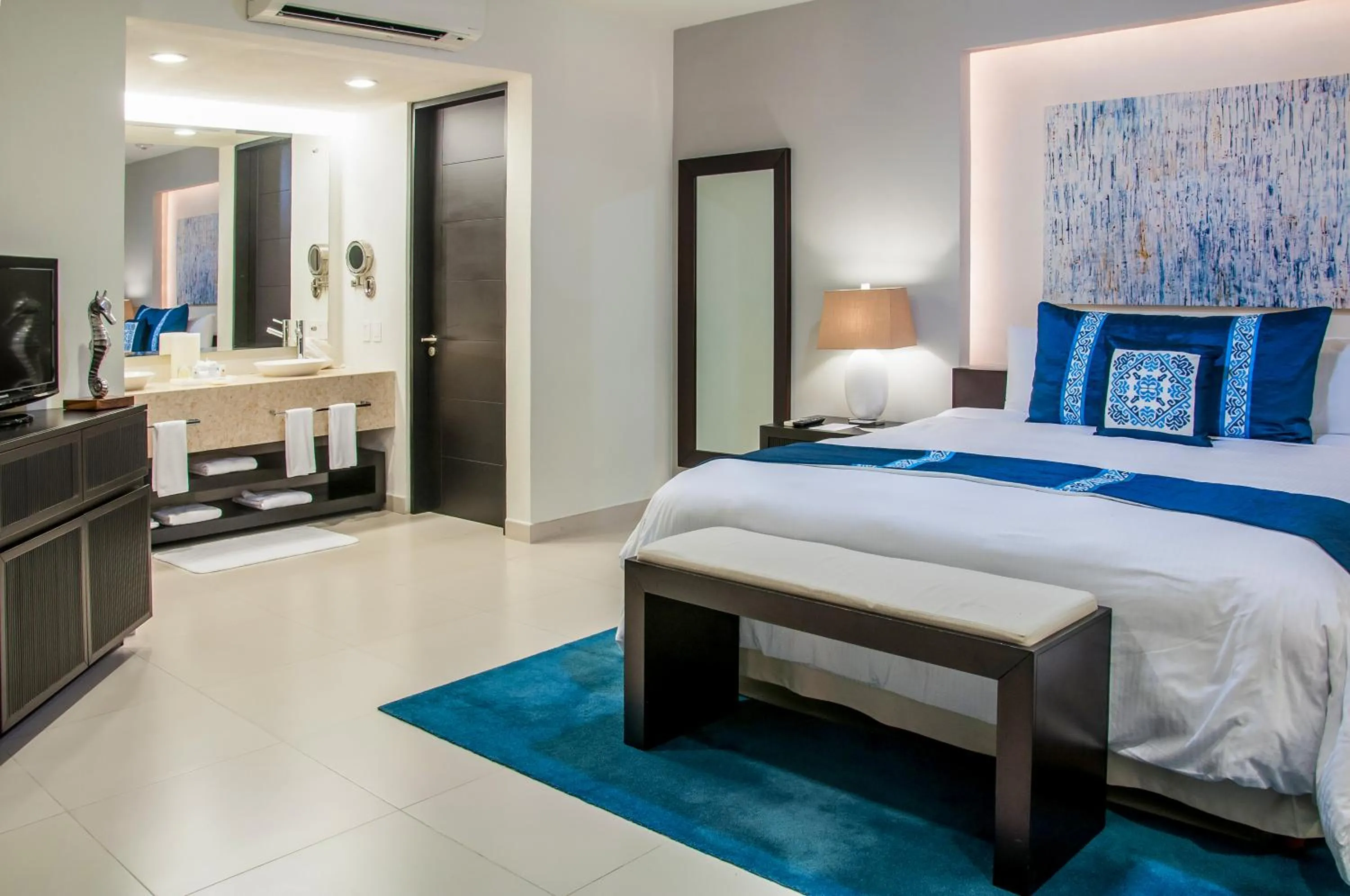 Bed in Marival Distinct All-Suites & World Spa - Handwritten Collection