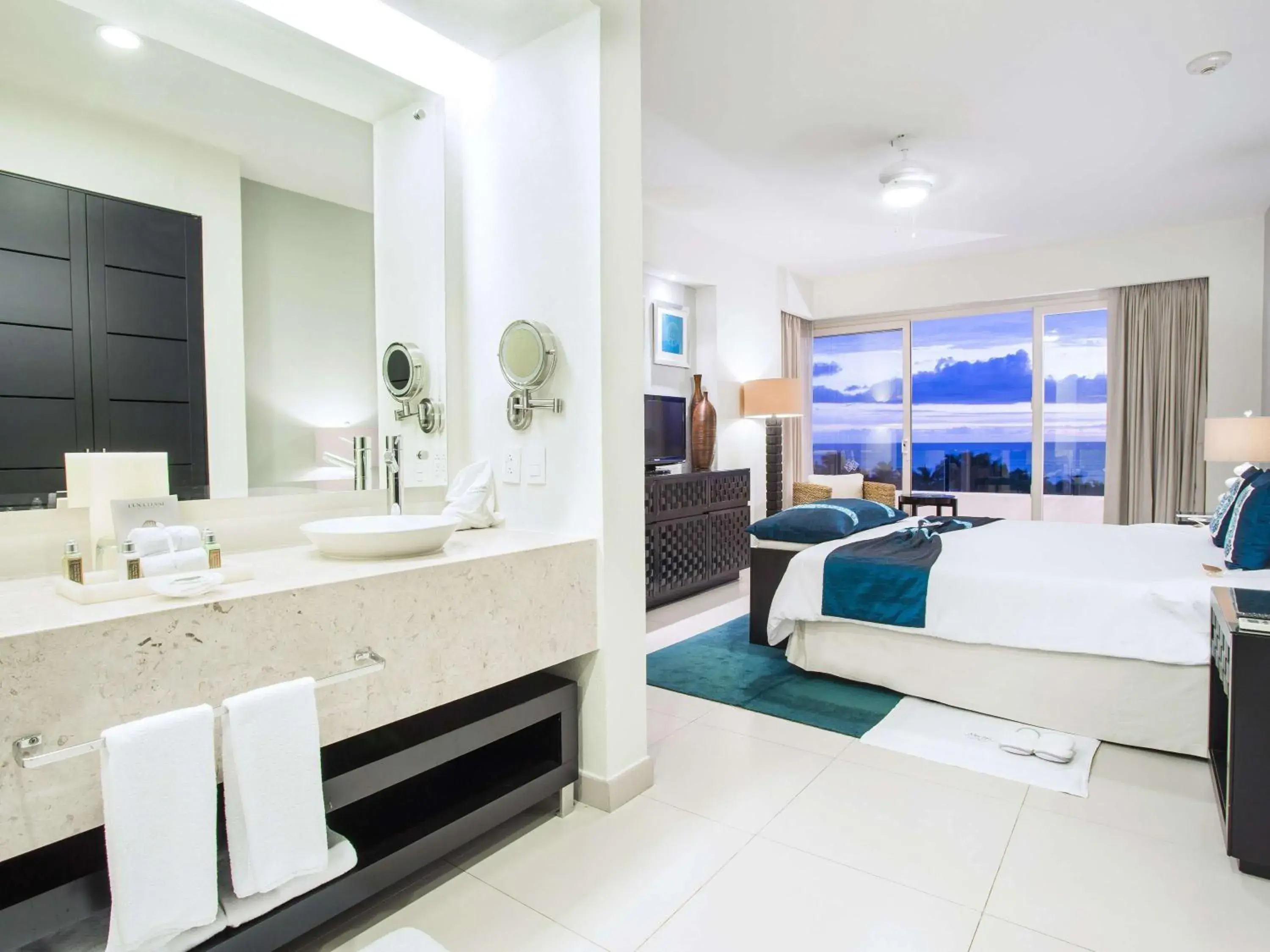 Bathroom, Bed in Marival Distinct All-Suites & World Spa - Handwritten Collection Bathroom, Bed in Marival Distinct All-Suites & World Spa - Handwritten Collection