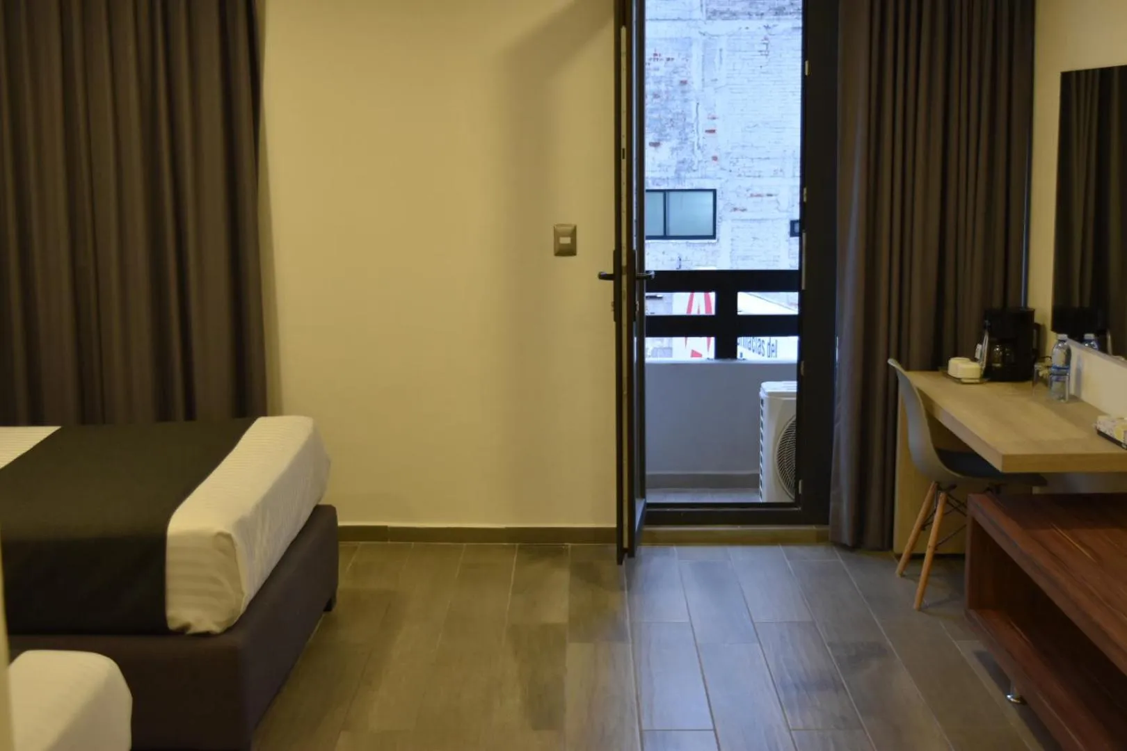 TV and multimedia in Estanza Hotel & Suites