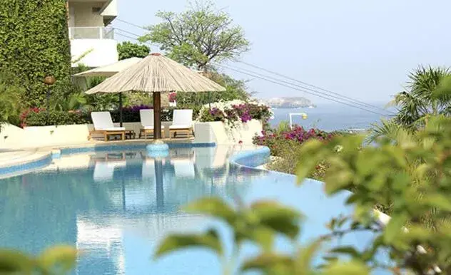 Swimming pool in Pacifica Resort Ixtapa Swimming pool in Pacifica Resort Ixtapa