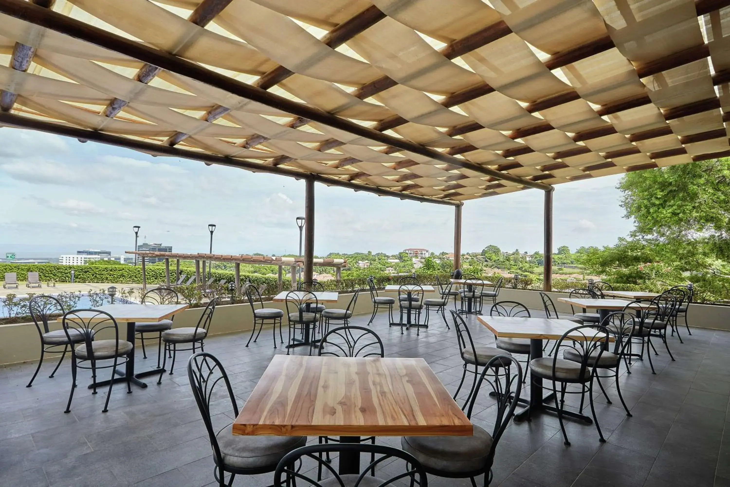 Lounge or bar in DoubleTree by Hilton Managua Lounge or bar in DoubleTree by Hilton Managua