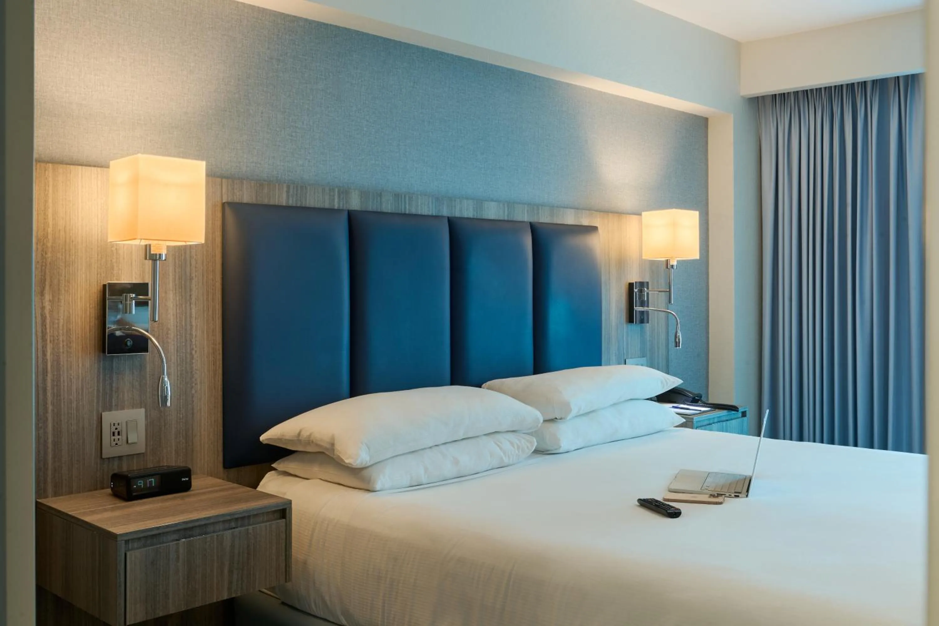 Property building, Bed in DoubleTree by Hilton Managua