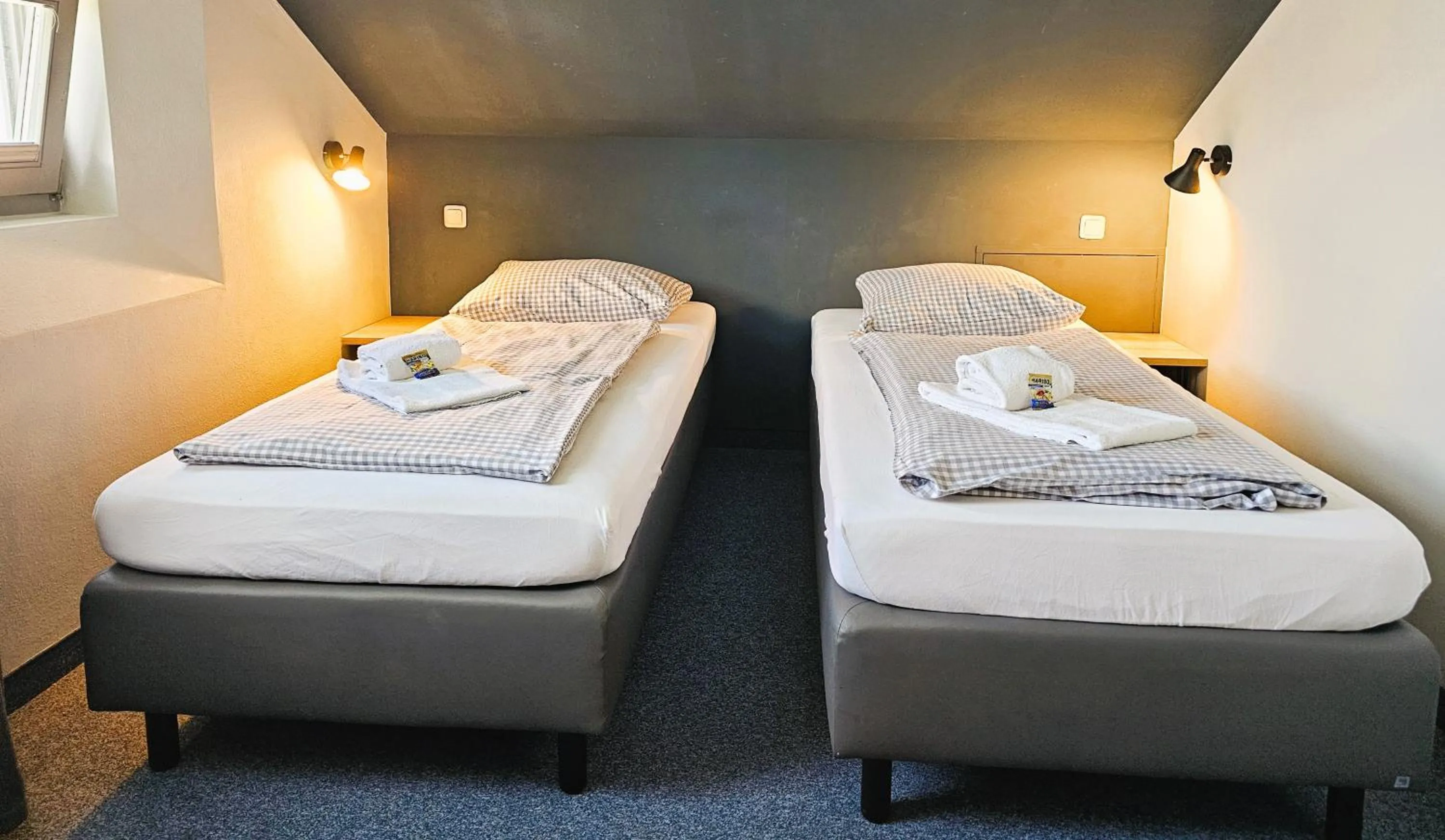 Photo of the whole room, Bed in ARRIVEL Pension Pliening - bisher Novitel