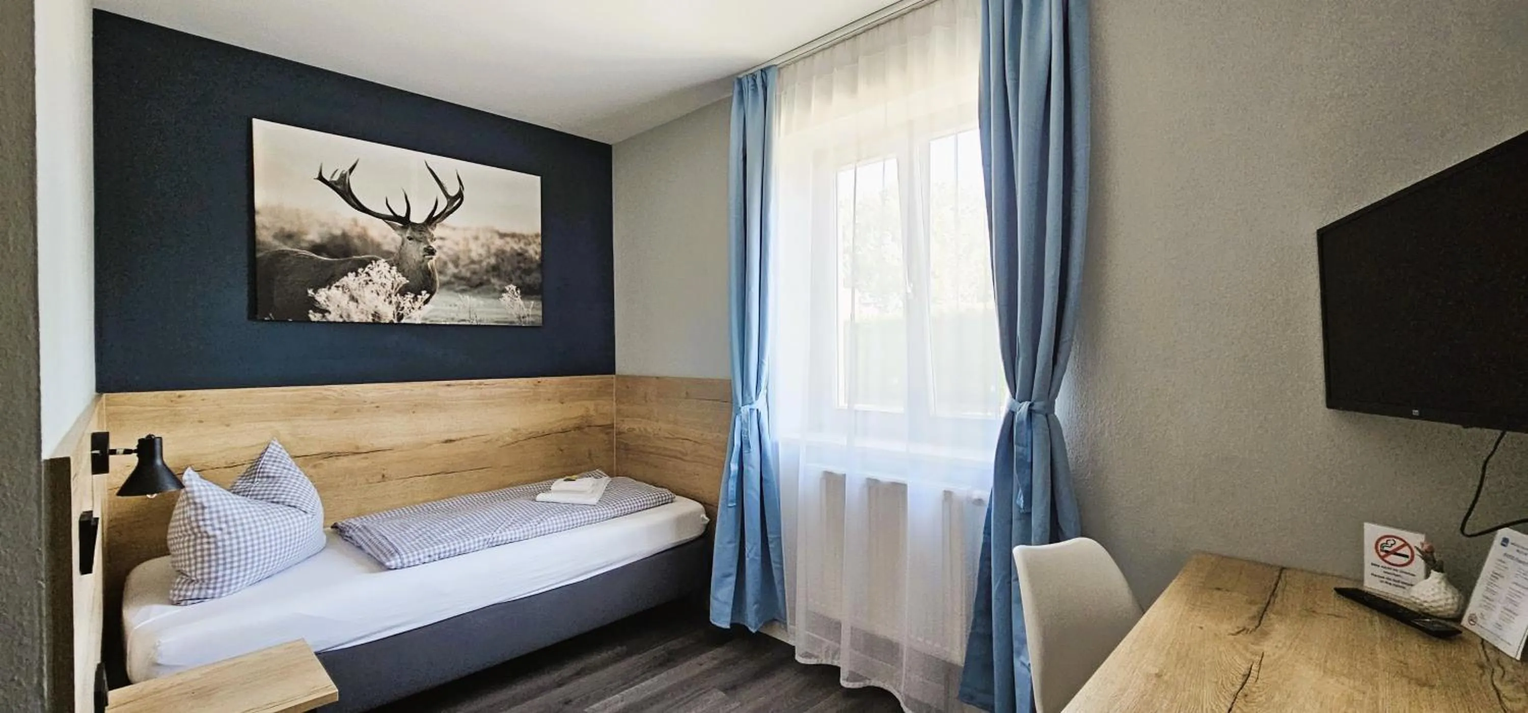 Photo of the whole room, Bed in ARRIVEL Pension Pliening - bisher Novitel