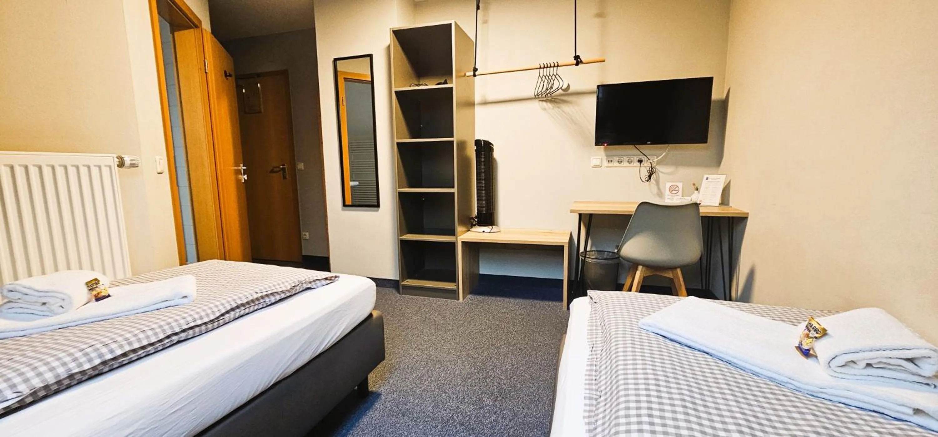 Photo of the whole room, Bed in ARRIVEL Pension Pliening - bisher Novitel