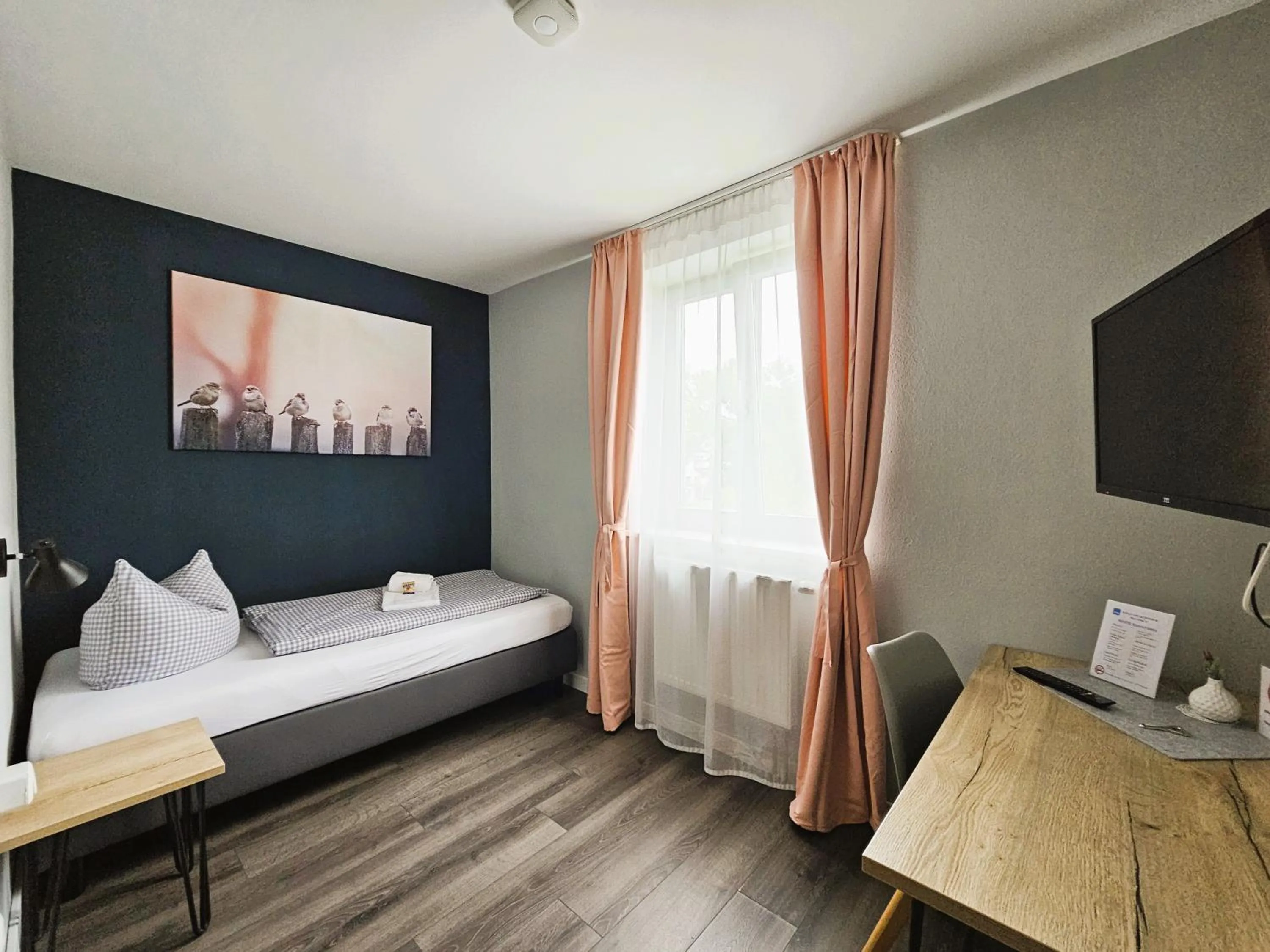 Photo of the whole room, Bed in ARRIVEL Pension Pliening - bisher Novitel