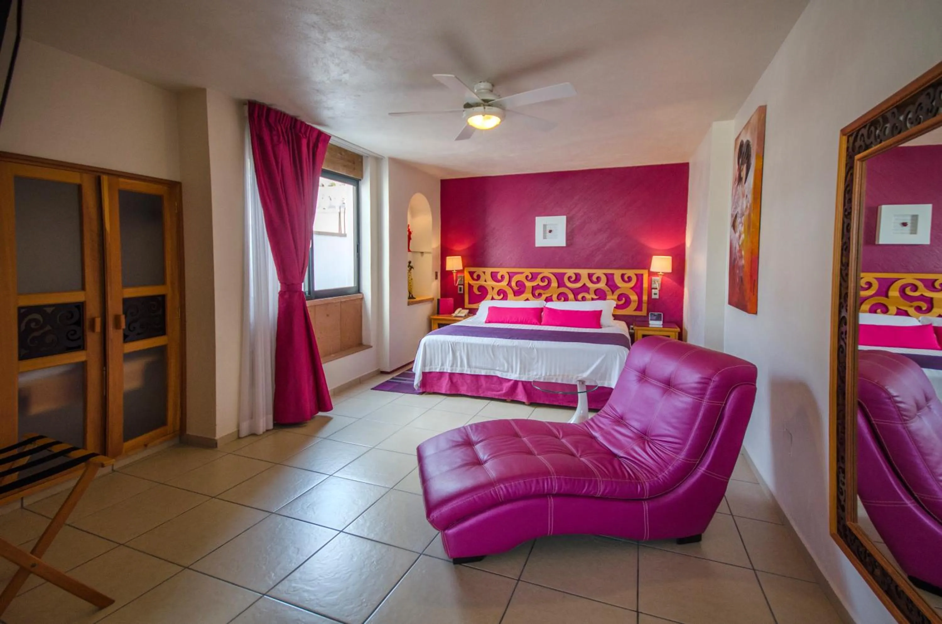 Photo of the whole room, Bed in Boutique Pueblo Lindo