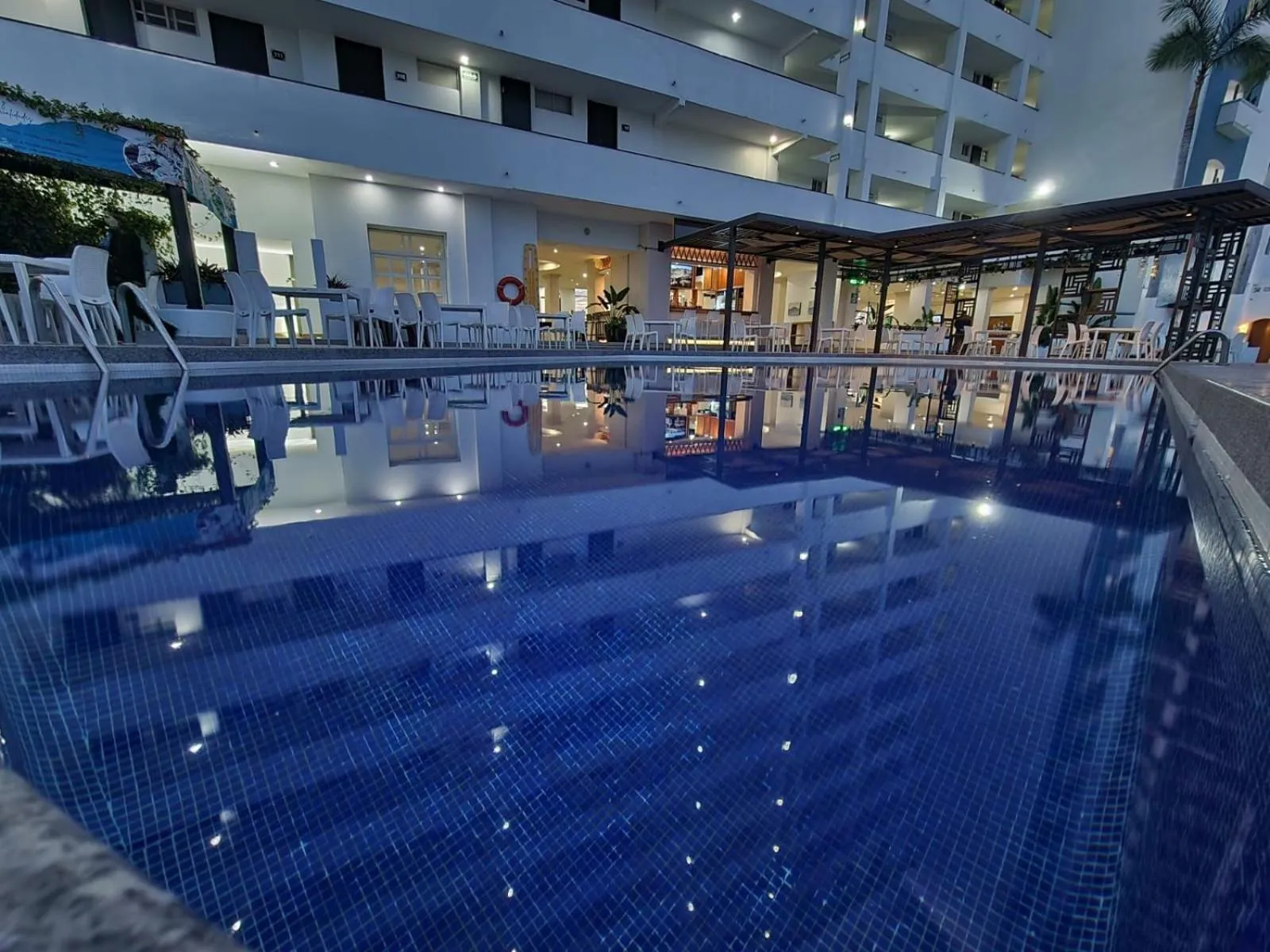 Swimming pool in Hacienda Mazatlán sea view