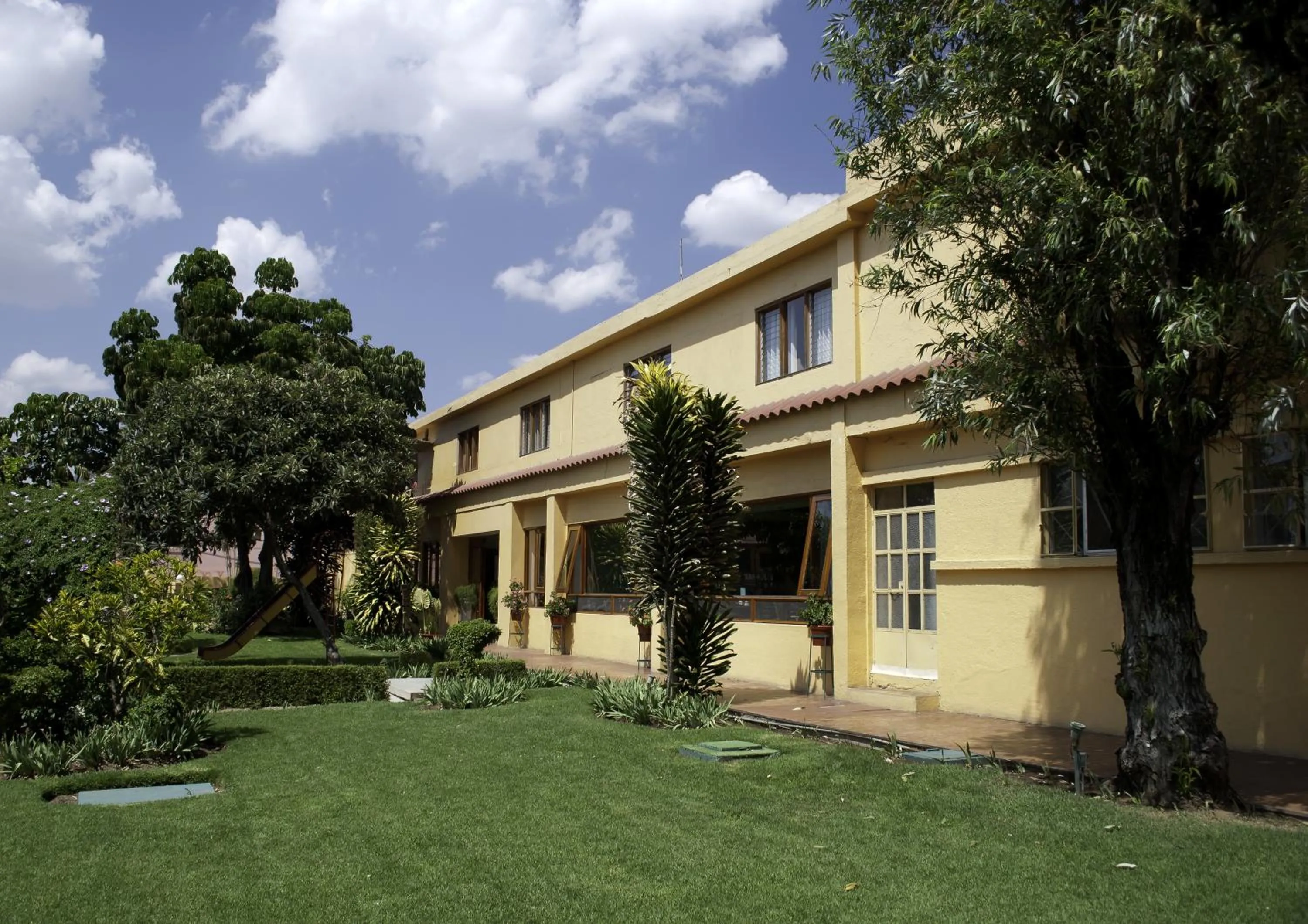 Facade/entrance in Hotel Los Olivos Spa