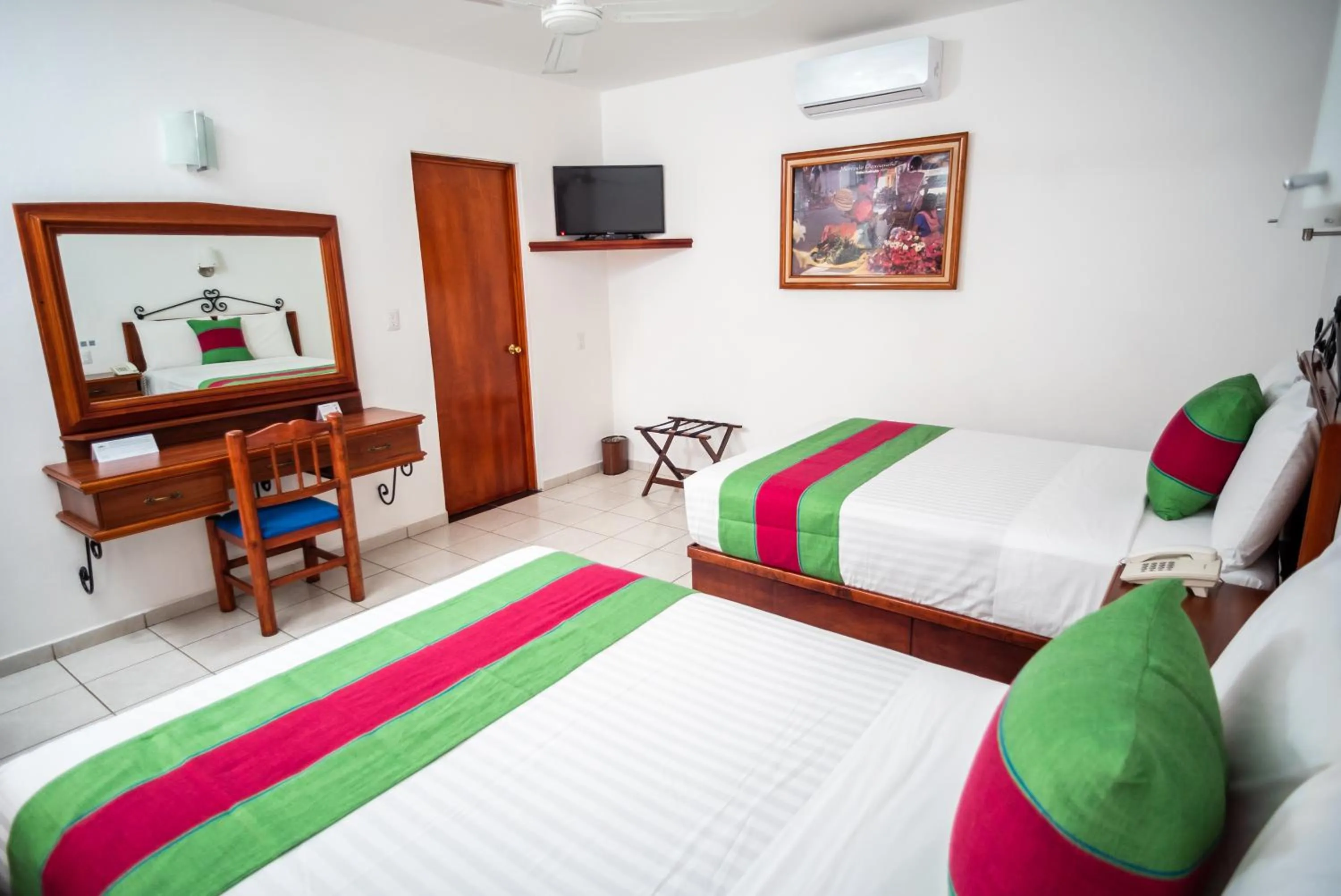 Bed in Hotel Los Olivos Spa