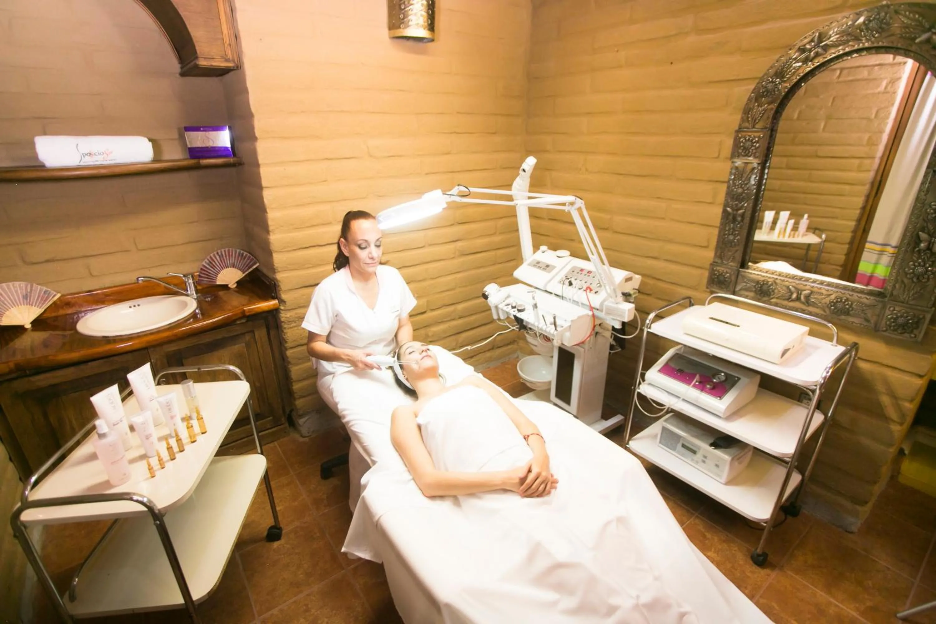 Massage in Hotel Los Olivos Spa