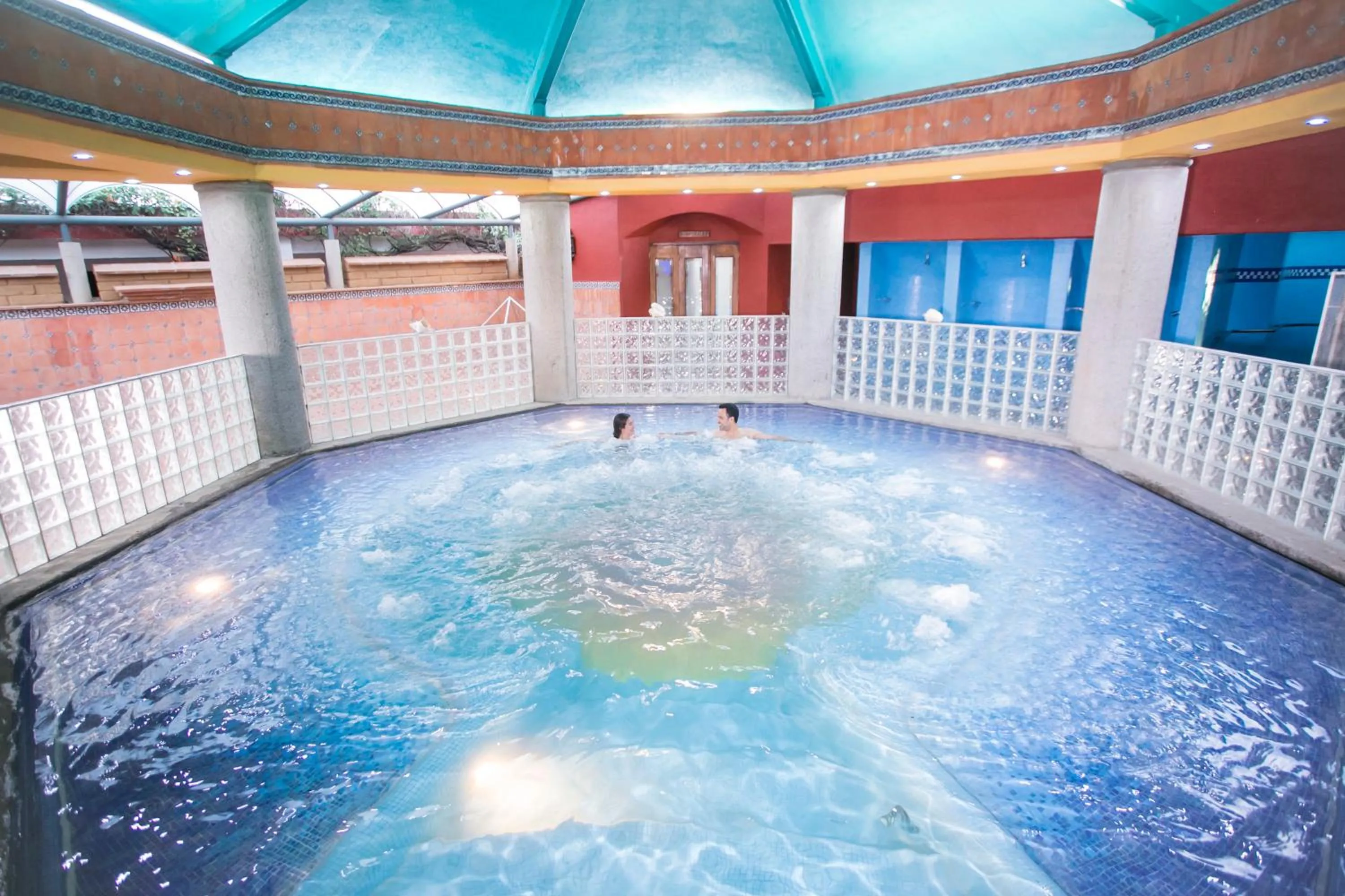 Swimming pool in Hotel Los Olivos Spa