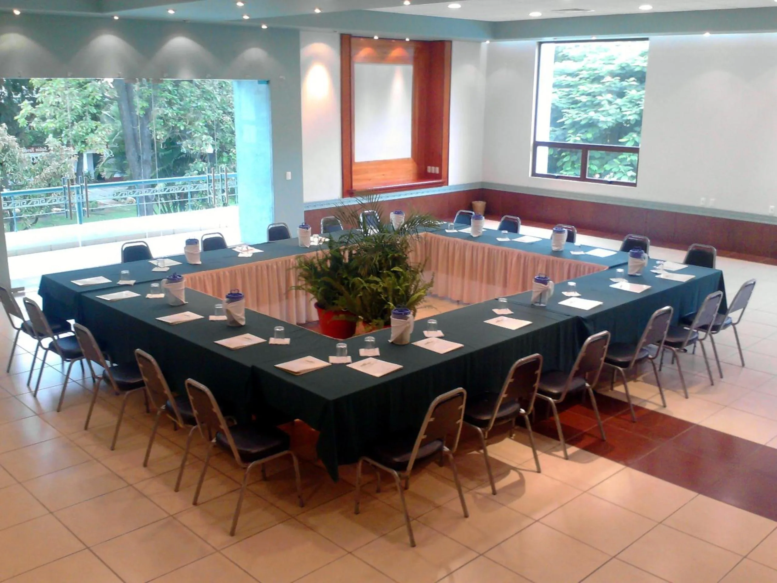Business facilities in Hotel Los Olivos Spa