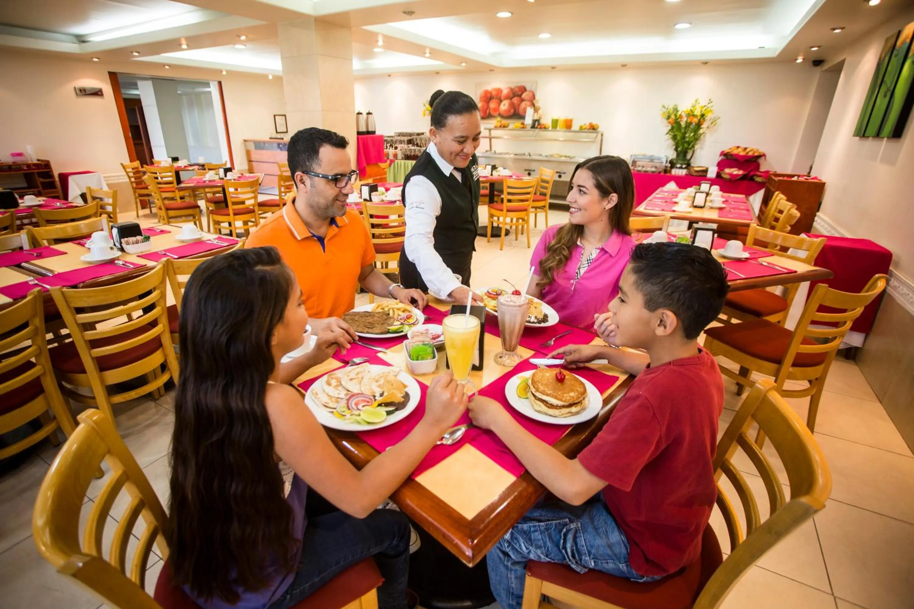 Food and drinks in Hotel Los Olivos Spa