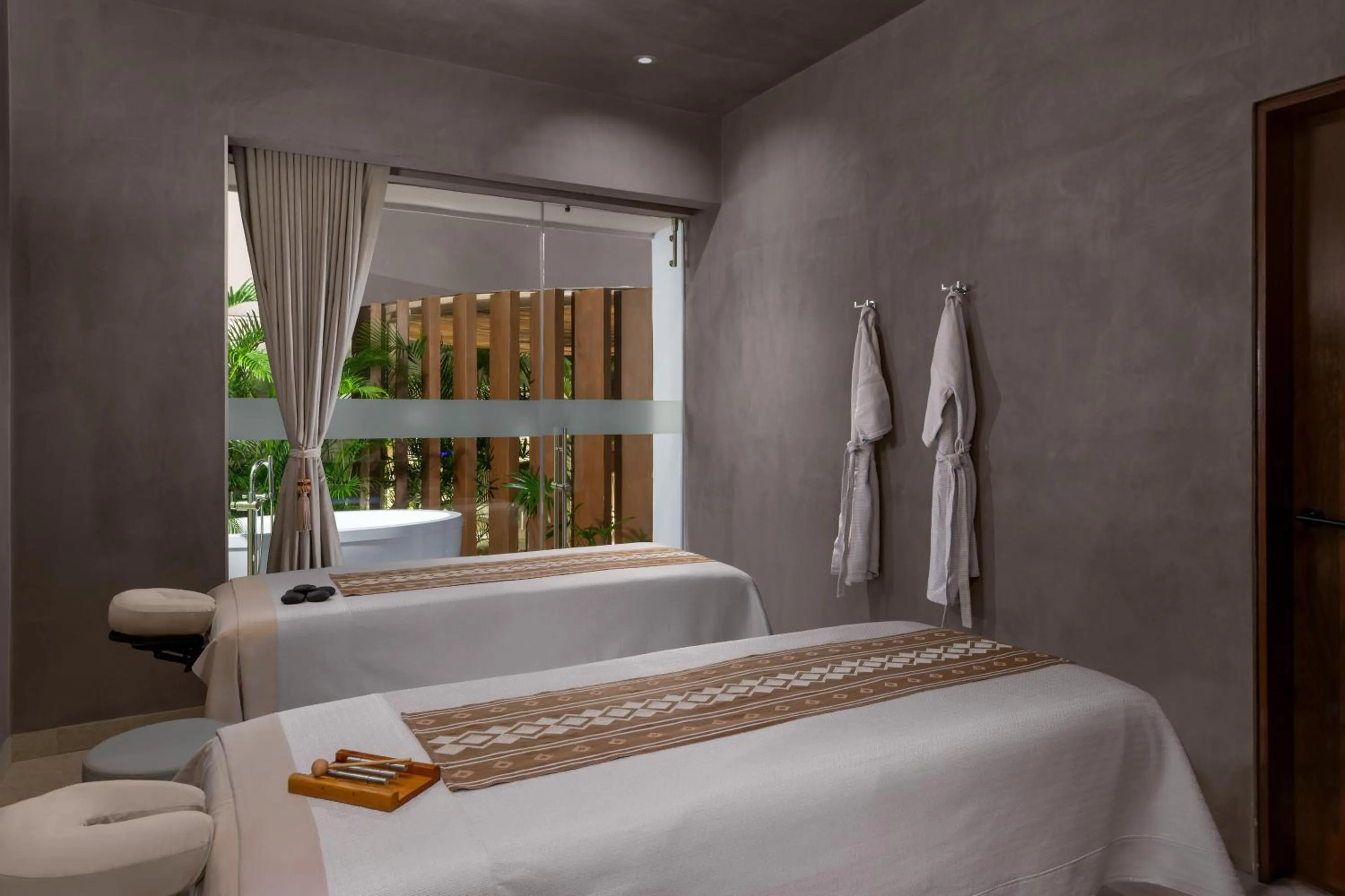 Spa and wellness centre/facilities, Bed in Hilton Cancun Mar Caribe All-Inclusive Resort