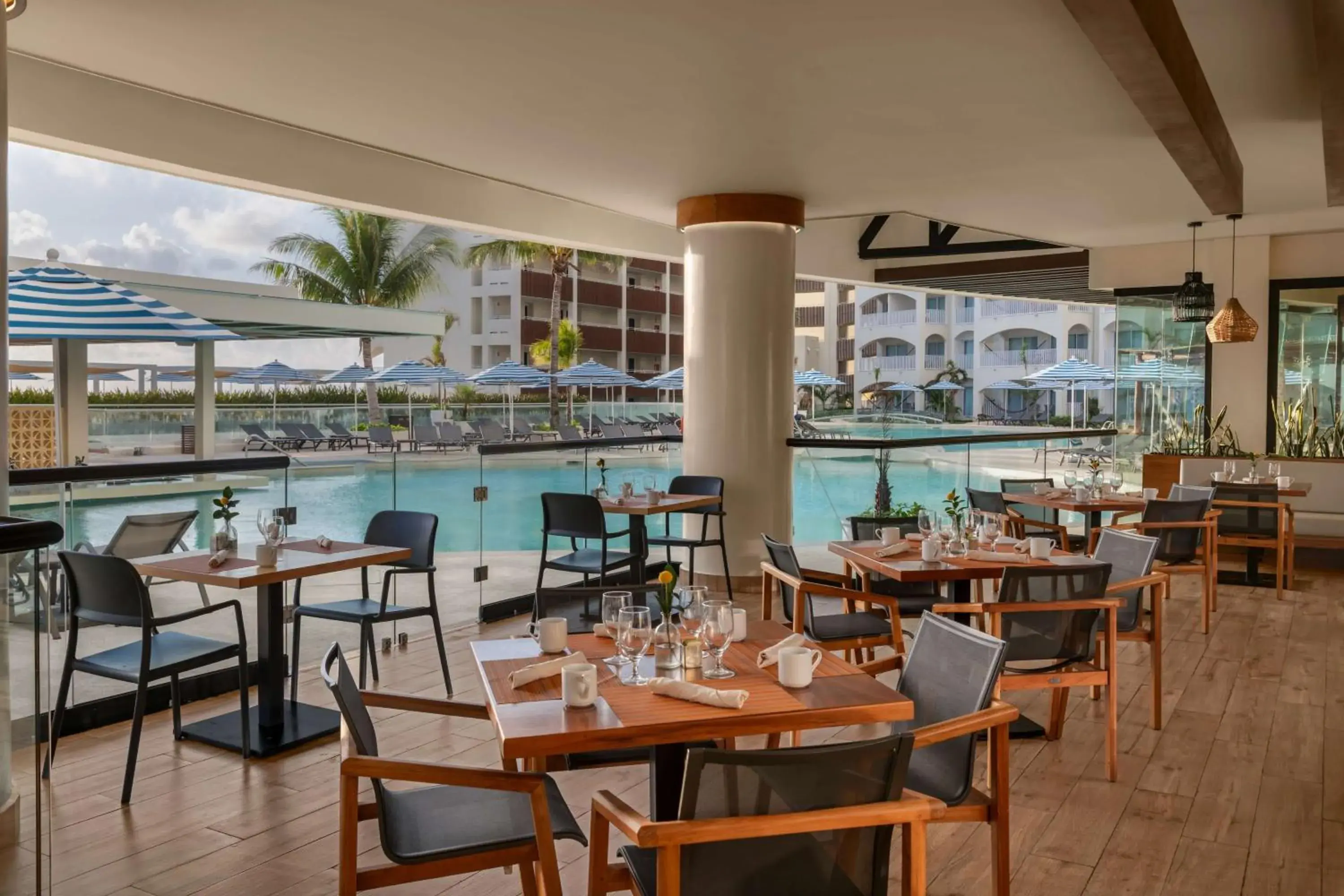 Restaurant/places to eat in Hilton Cancun Mar Caribe All-Inclusive Resort Restaurant/places to eat in Hilton Cancun Mar Caribe All-Inclusive Resort