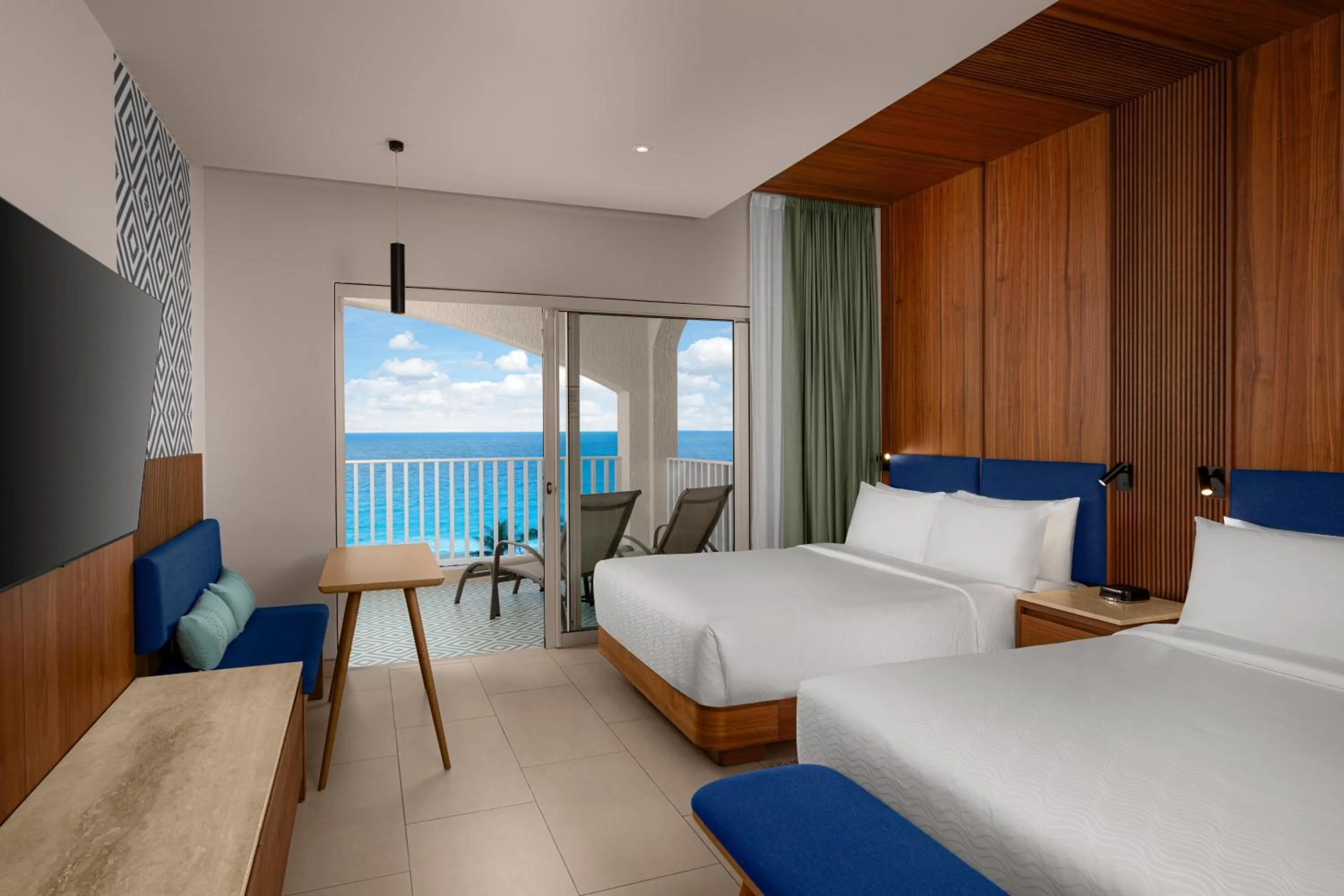 Bed in Hilton Cancun Mar Caribe All-Inclusive Resort