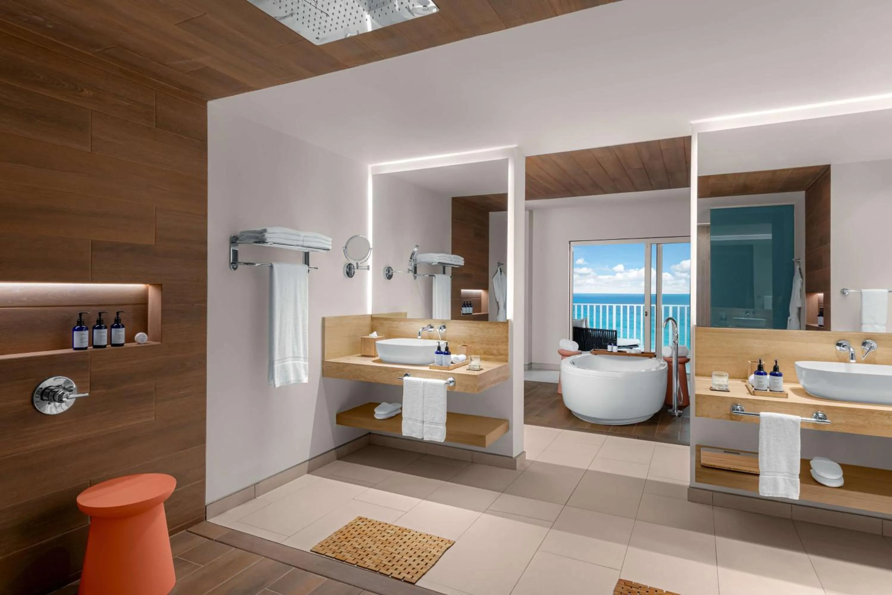 Bathroom in Hilton Cancun Mar Caribe All-Inclusive Resort