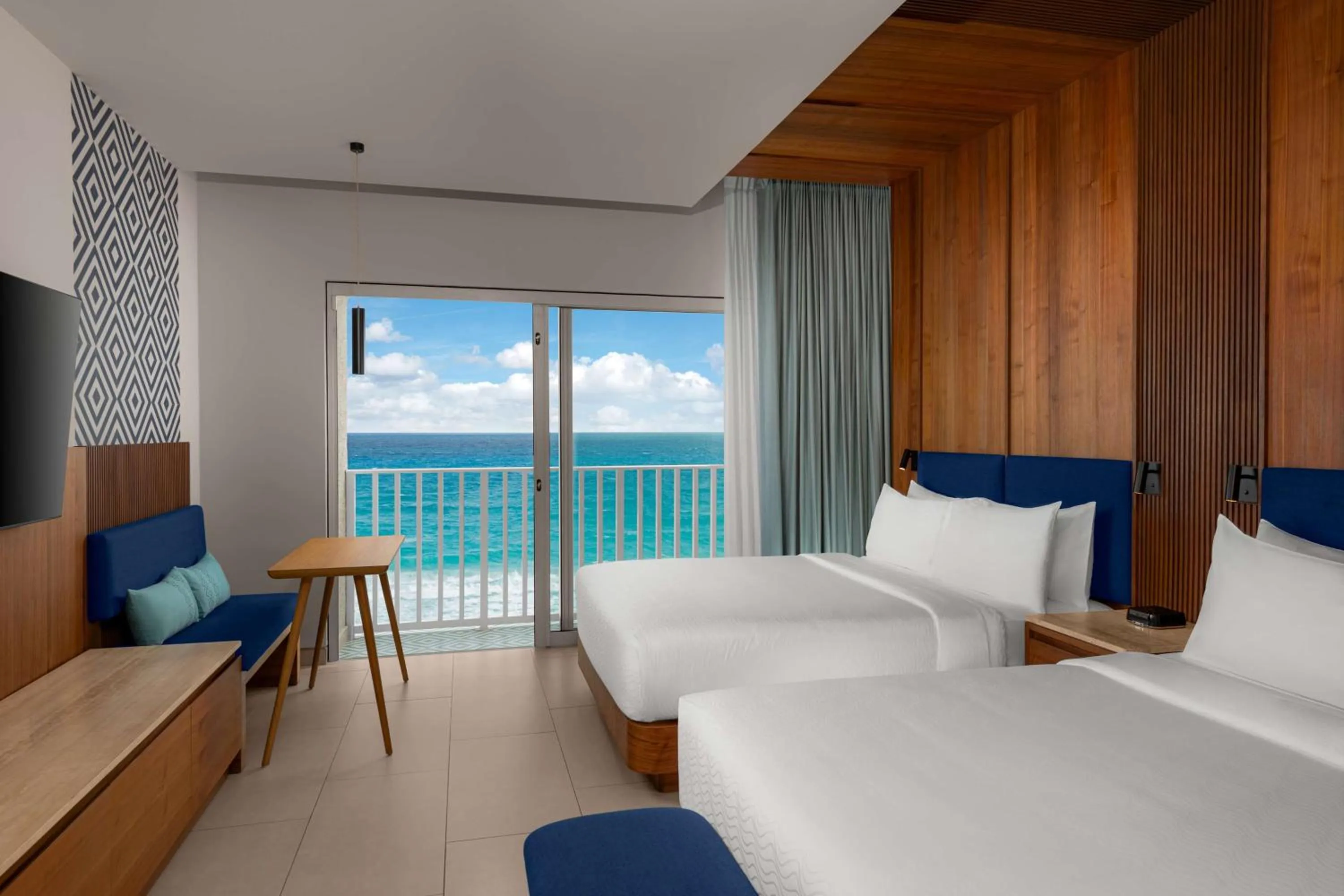 Bed in Hilton Cancun Mar Caribe All-Inclusive Resort