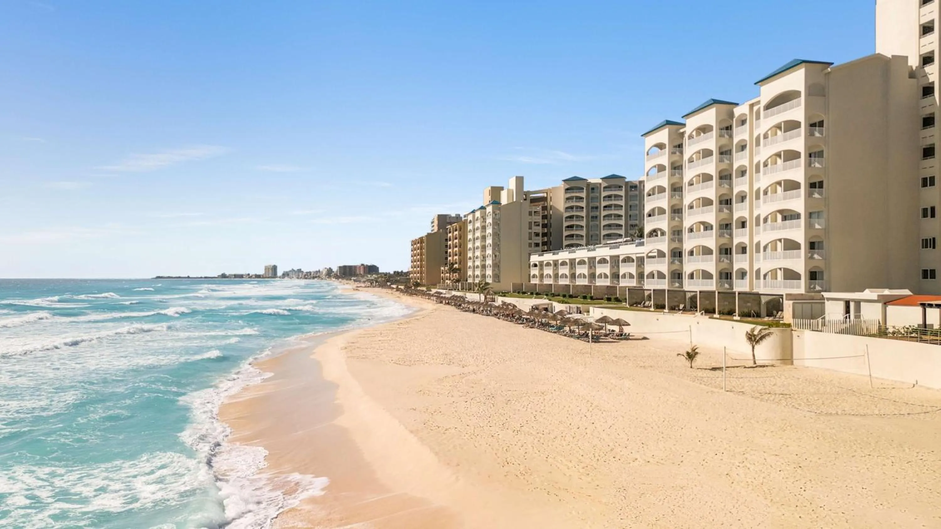 Property building in Hilton Cancun Mar Caribe All-Inclusive Resort