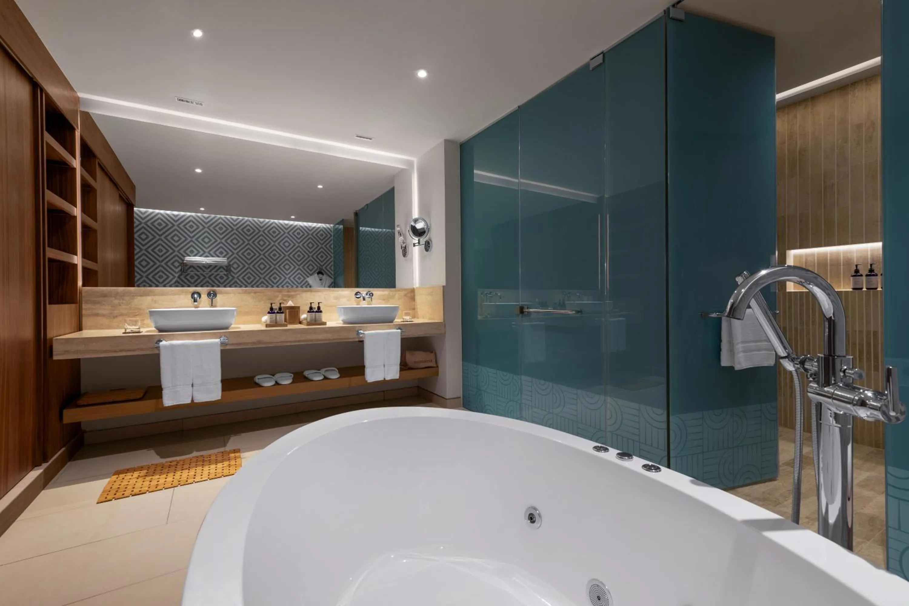 Bathroom in Hilton Cancun Mar Caribe All-Inclusive Resort