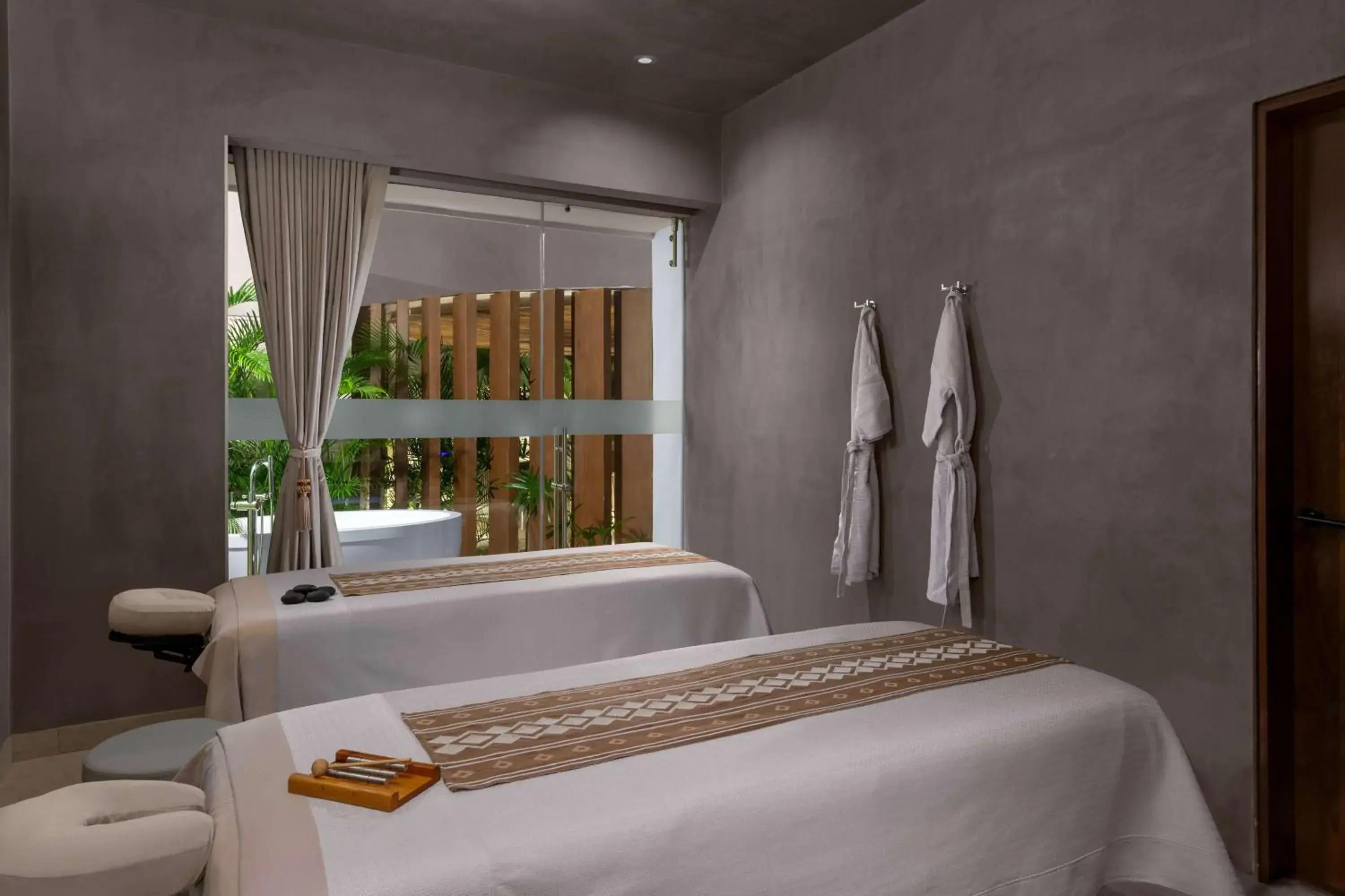 Spa and wellness centre/facilities, Bed in Hilton Cancun Mar Caribe All-Inclusive Resort Spa and wellness centre/facilities, Bed in Hilton Cancun Mar Caribe All-Inclusive Resort