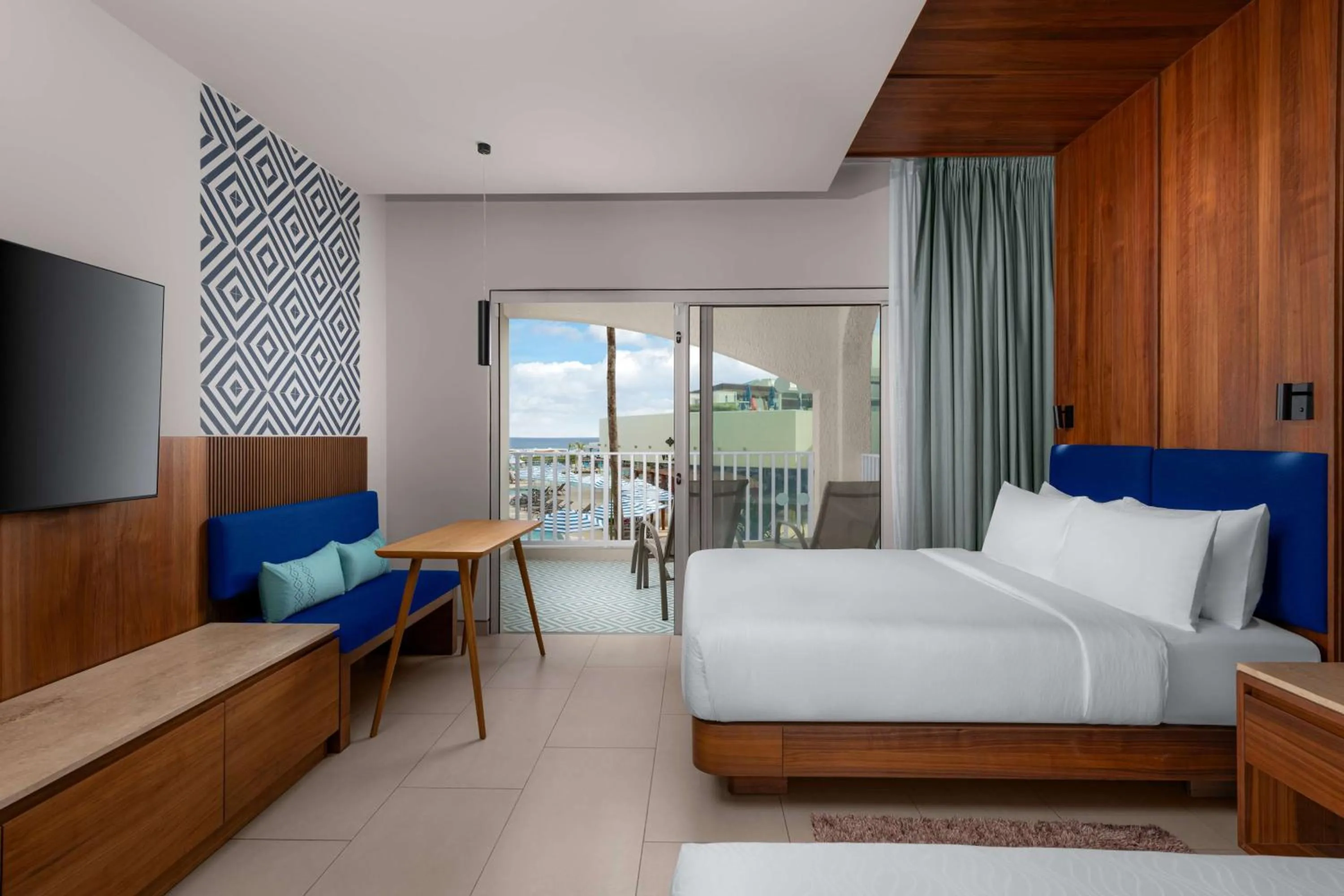 Bed in Hilton Cancun Mar Caribe All-Inclusive Resort