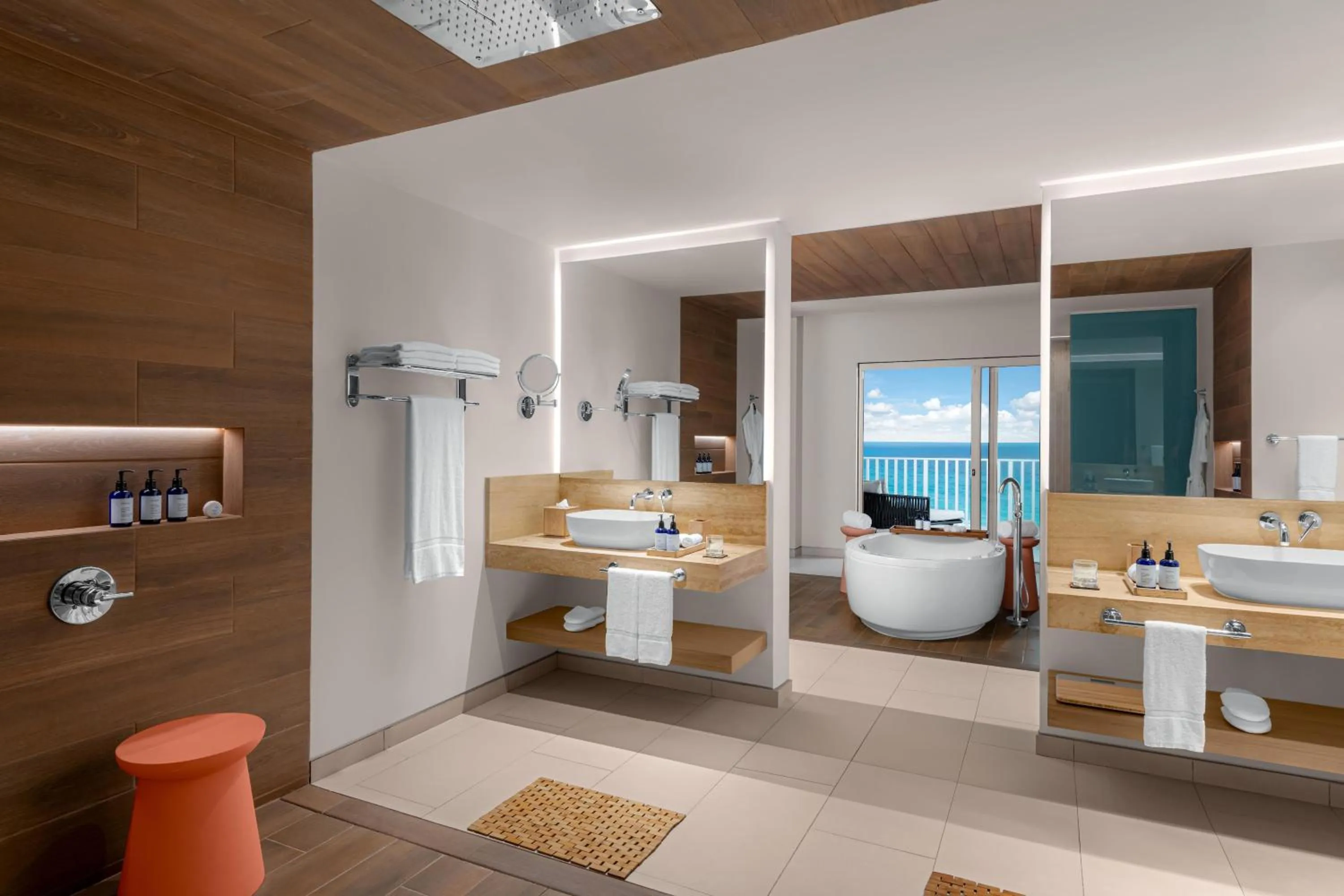 Bathroom in Hilton Cancun Mar Caribe All-Inclusive Resort
